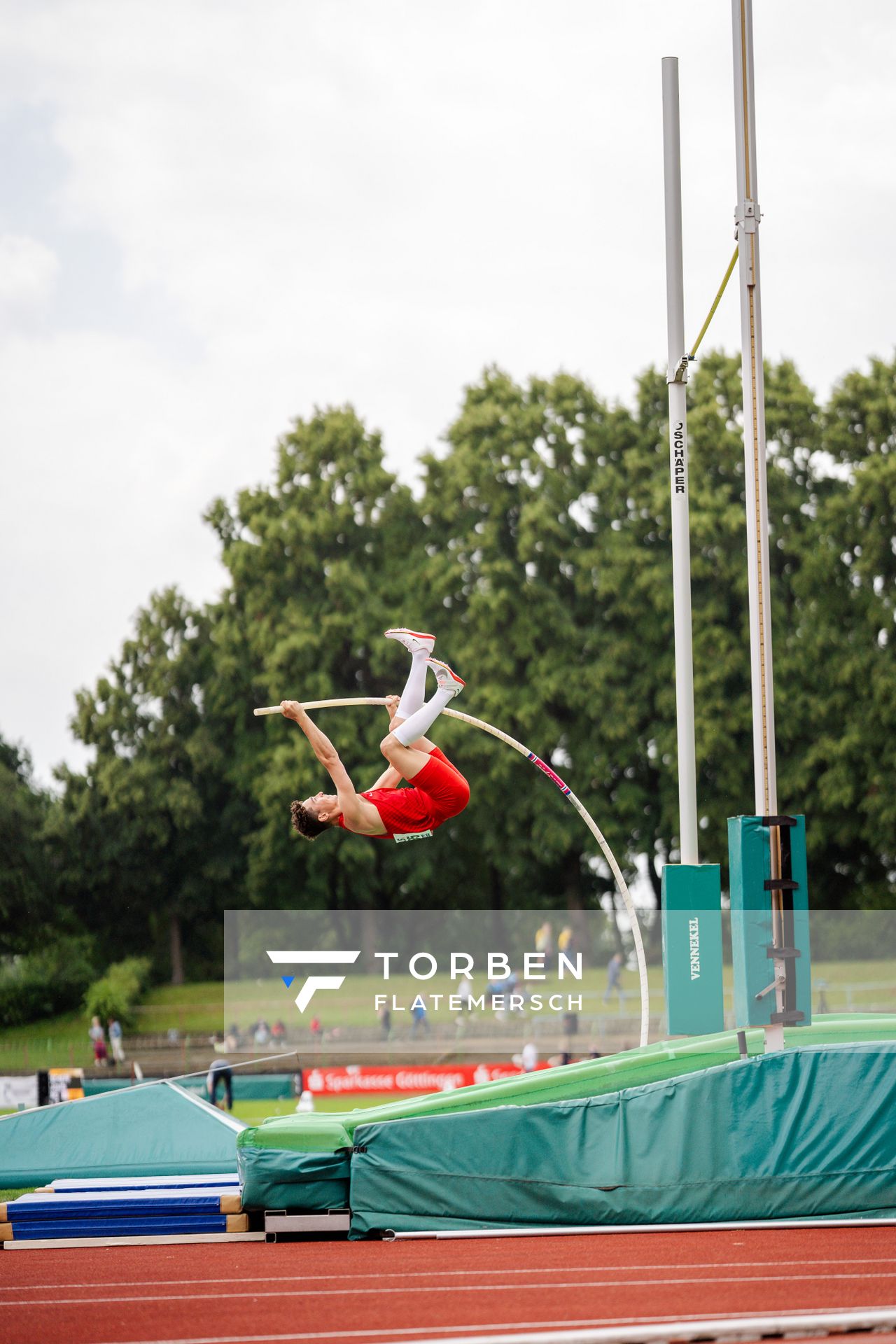 Luke Zenker (TSV Bayer 04 Leverkusen) beim Stabhochsprung am 02.07.2023 waehrend den deutschen U23 Leichtathletik-Meisterschaften im Jahnstadion in Göttingen