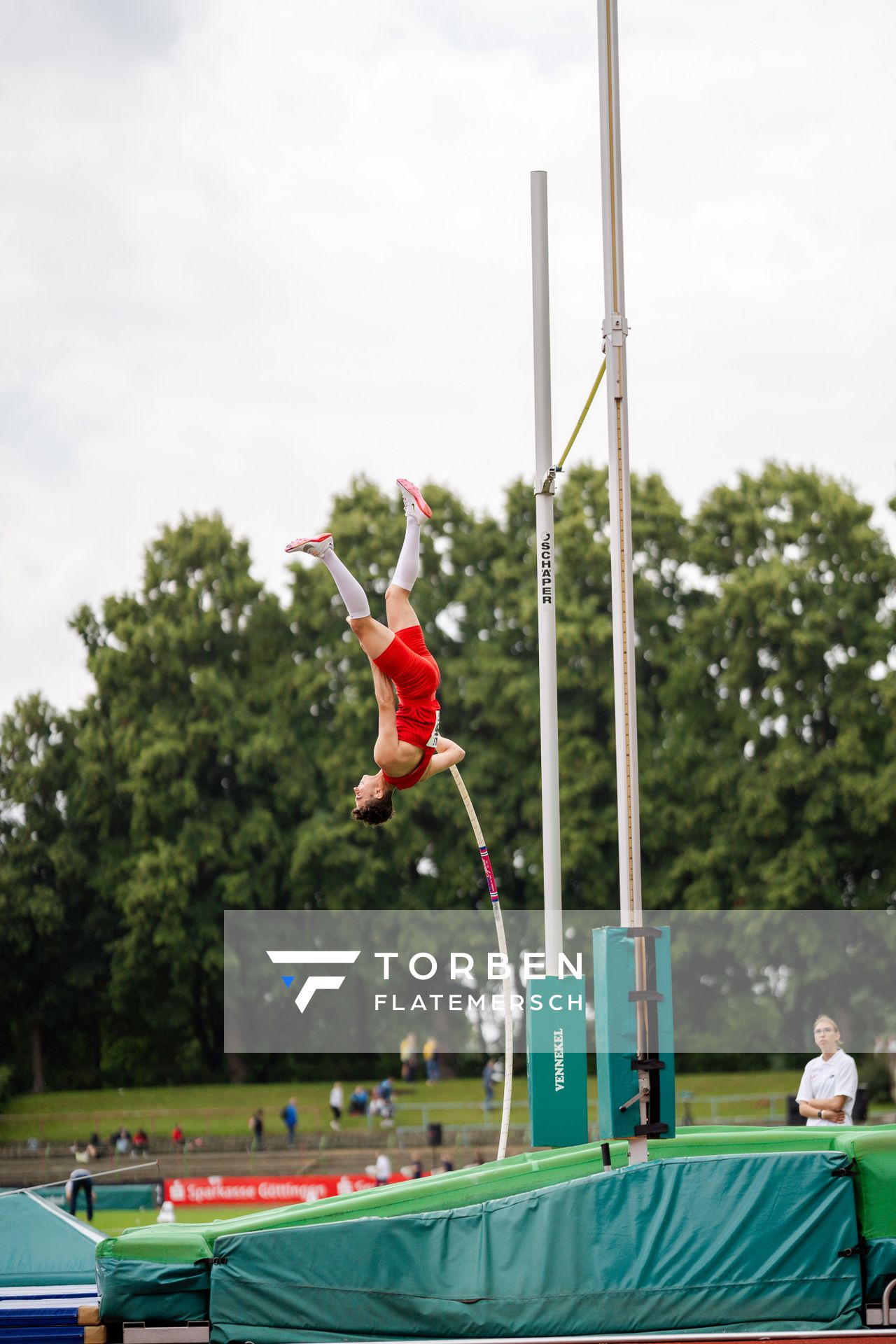 Luke Zenker (TSV Bayer 04 Leverkusen) beim Stabhochsprung am 02.07.2023 waehrend den deutschen U23 Leichtathletik-Meisterschaften im Jahnstadion in Göttingen