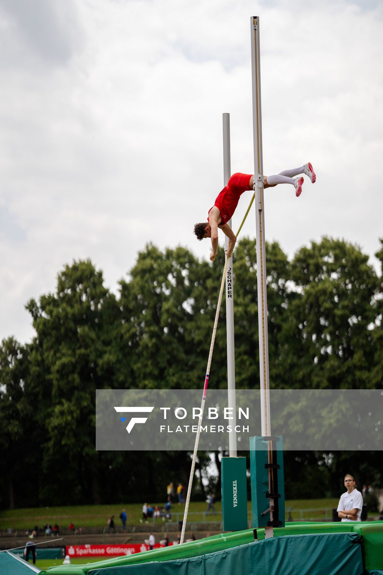 Luke Zenker (TSV Bayer 04 Leverkusen) beim Stabhochsprung am 02.07.2023 waehrend den deutschen U23 Leichtathletik-Meisterschaften im Jahnstadion in Göttingen