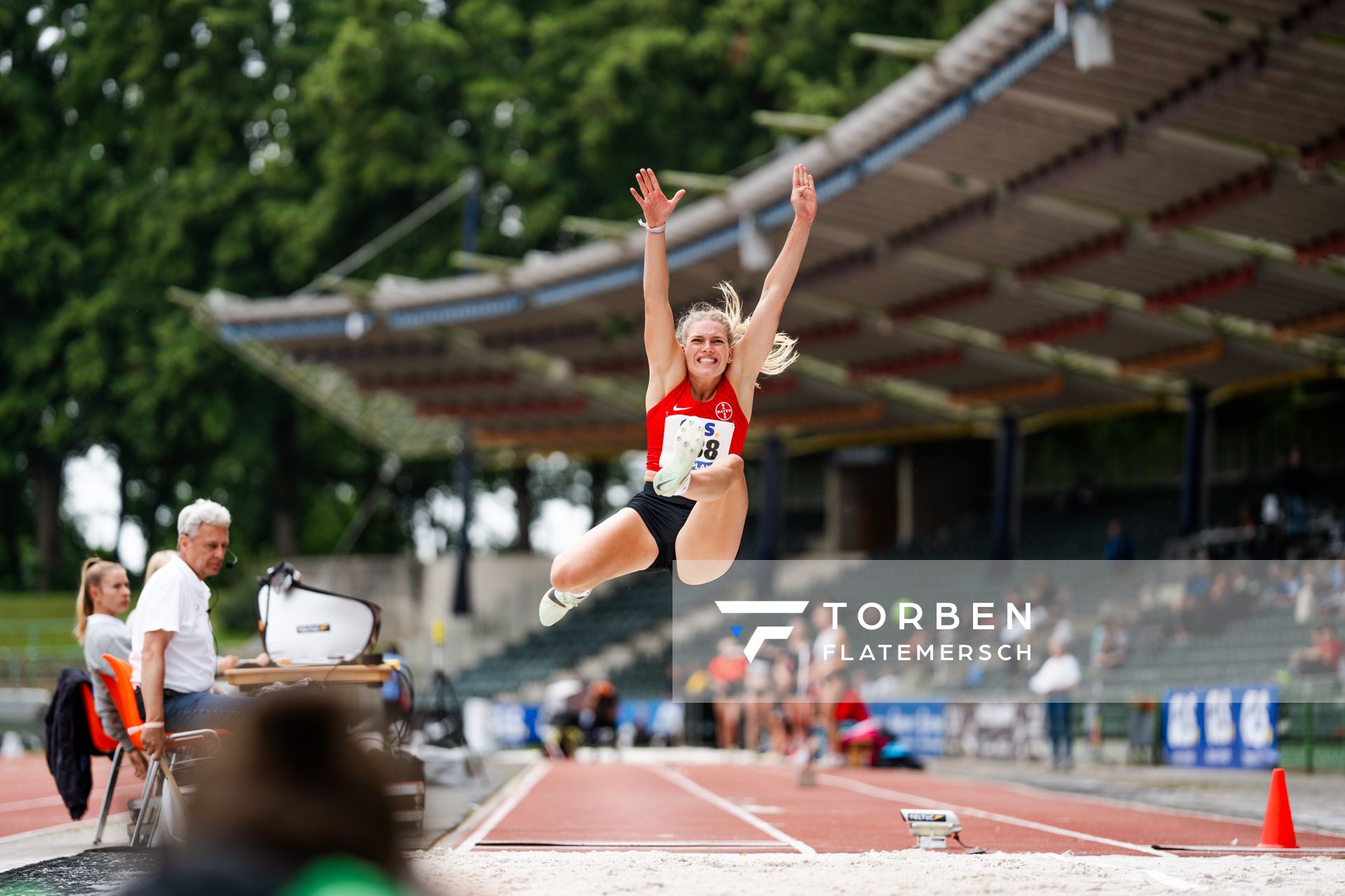 Marie Dehning (TSV Bayer 04 Leverkusen) im Weitsprung am 02.07.2023 waehrend den deutschen U23 Leichtathletik-Meisterschaften im Jahnstadion in Göttingen