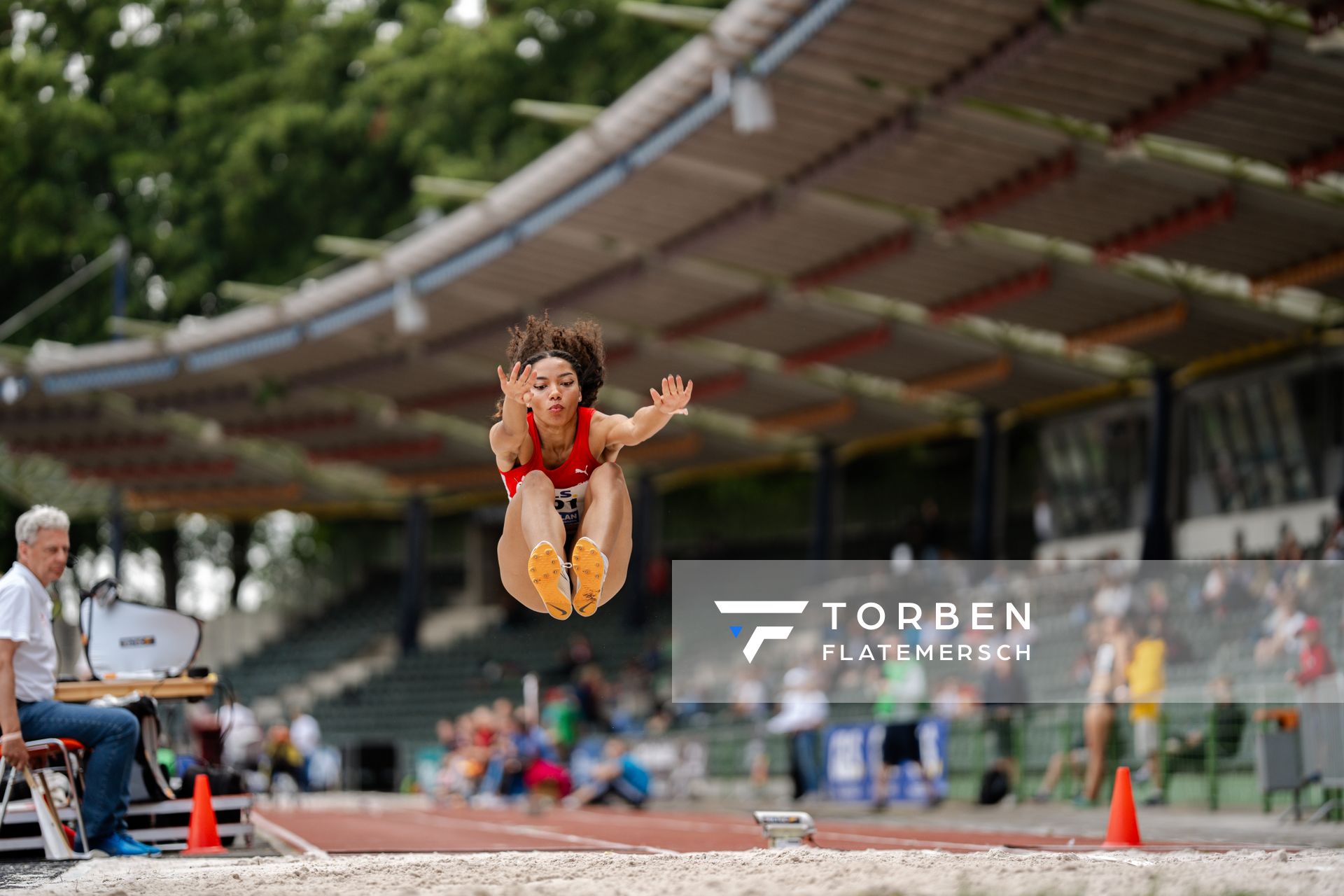 Samira Attermeyer (LG Olympia Dortmund) im Weitsprung am 02.07.2023 waehrend den deutschen U23 Leichtathletik-Meisterschaften im Jahnstadion in Göttingen