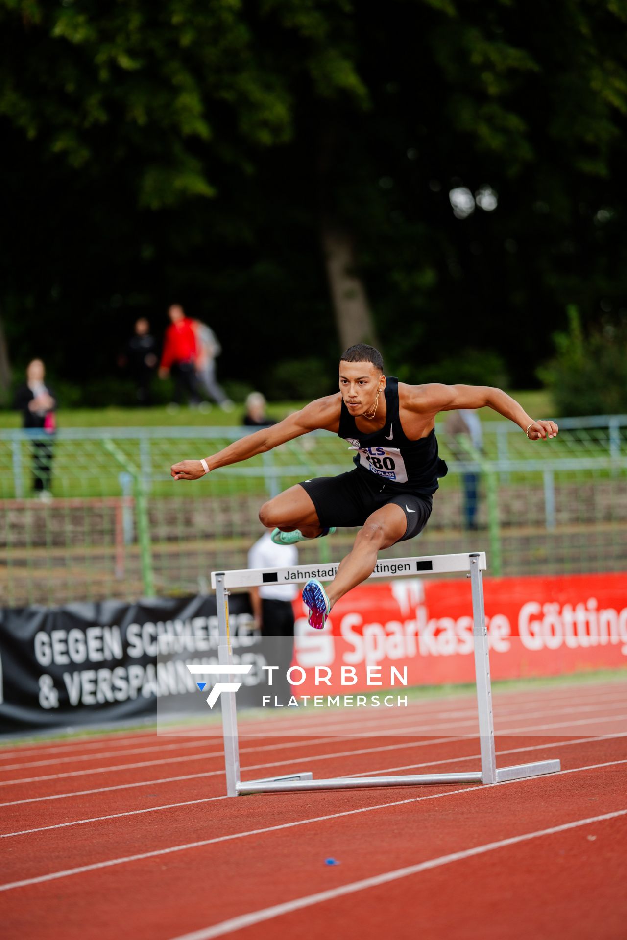 Jordan Gordon (Hannover 96) im 400m Huerden Finale am 02.07.2023 waehrend den deutschen U23 Leichtathletik-Meisterschaften im Jahnstadion in Göttingen