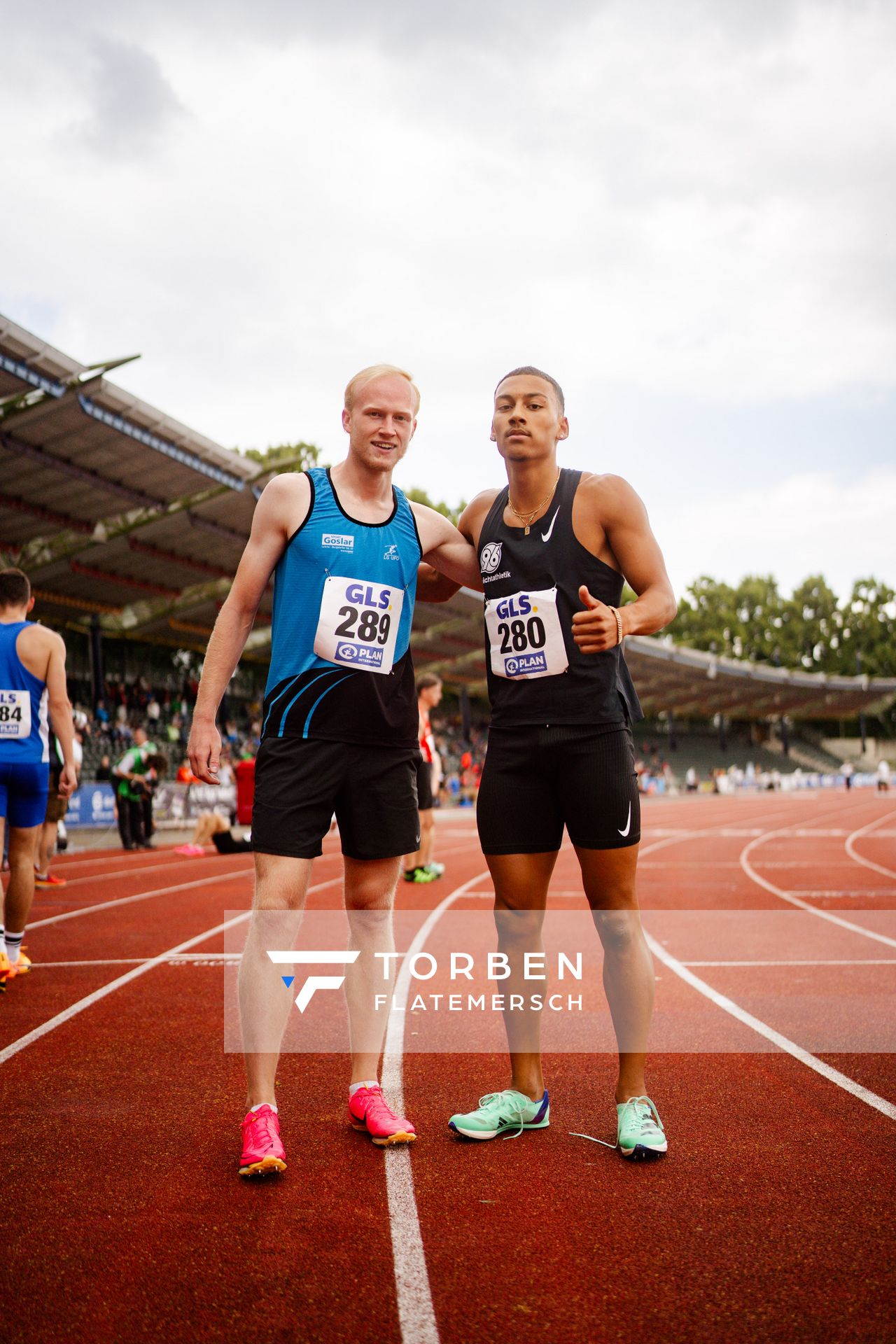 Samuel Malte Thoemmes (LG Unterluess Fassberg Oldendorf), Jordan Gordon (Hannover 96) am 02.07.2023 waehrend den deutschen U23 Leichtathletik-Meisterschaften im Jahnstadion in Göttingen