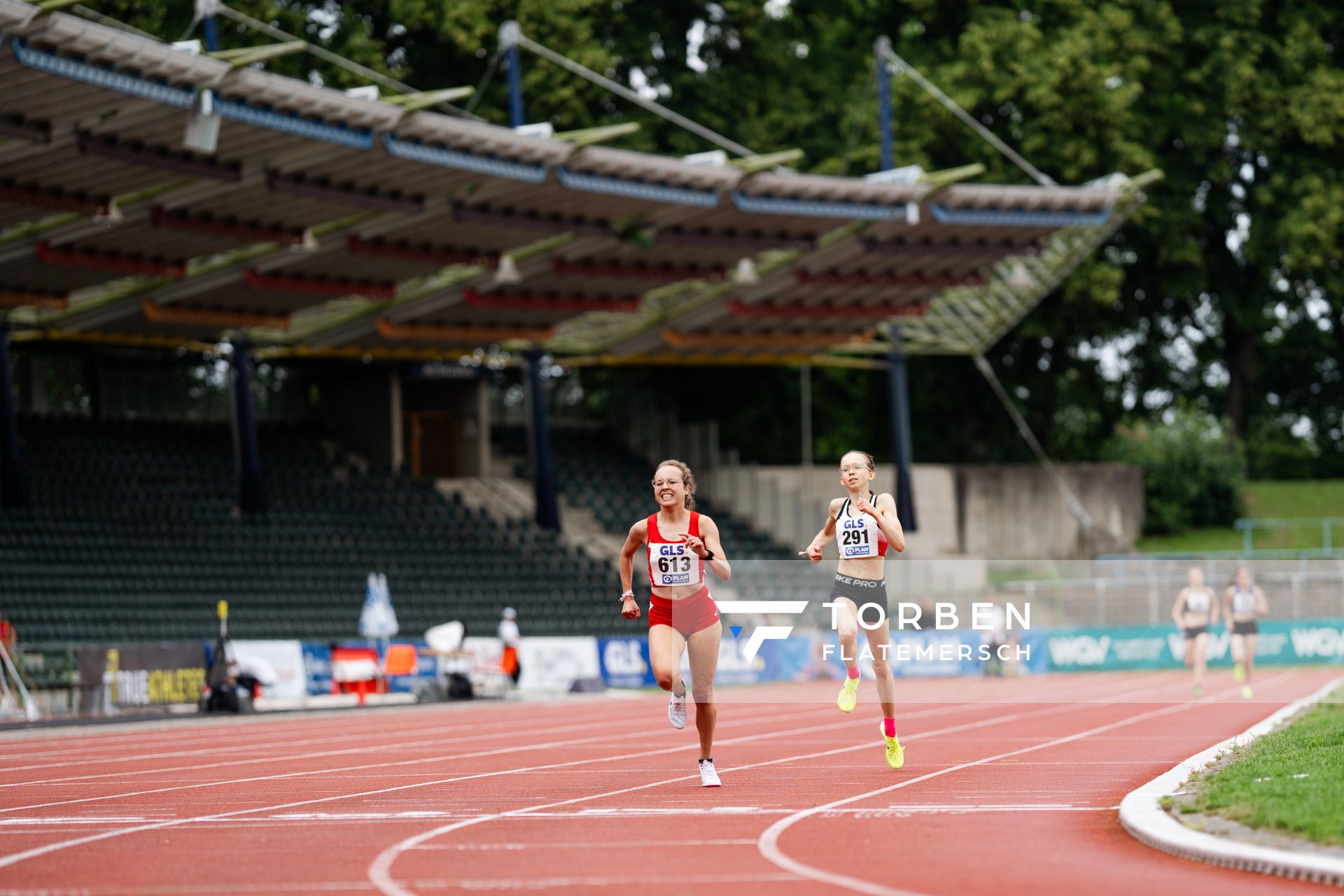 Jasmin Geldner (Unterlaender LG) vor Paula Heide (Lueneburger SV) am 02.07.2023 waehrend den deutschen U23 Leichtathletik-Meisterschaften im Jahnstadion in Göttingen