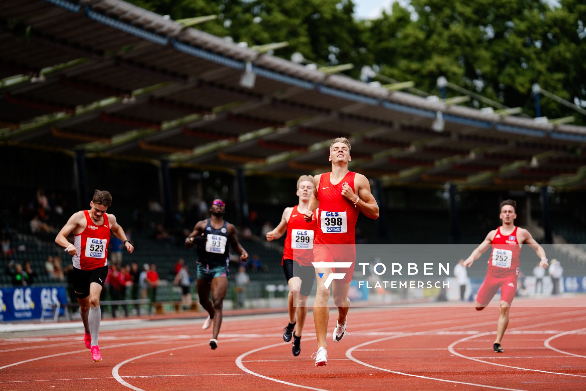 Simon Wulff (TSV Bayer 04 Leverkusen) gewinnt die 200m am 02.07.2023 waehrend den deutschen U23 Leichtathletik-Meisterschaften im Jahnstadion in Göttingen