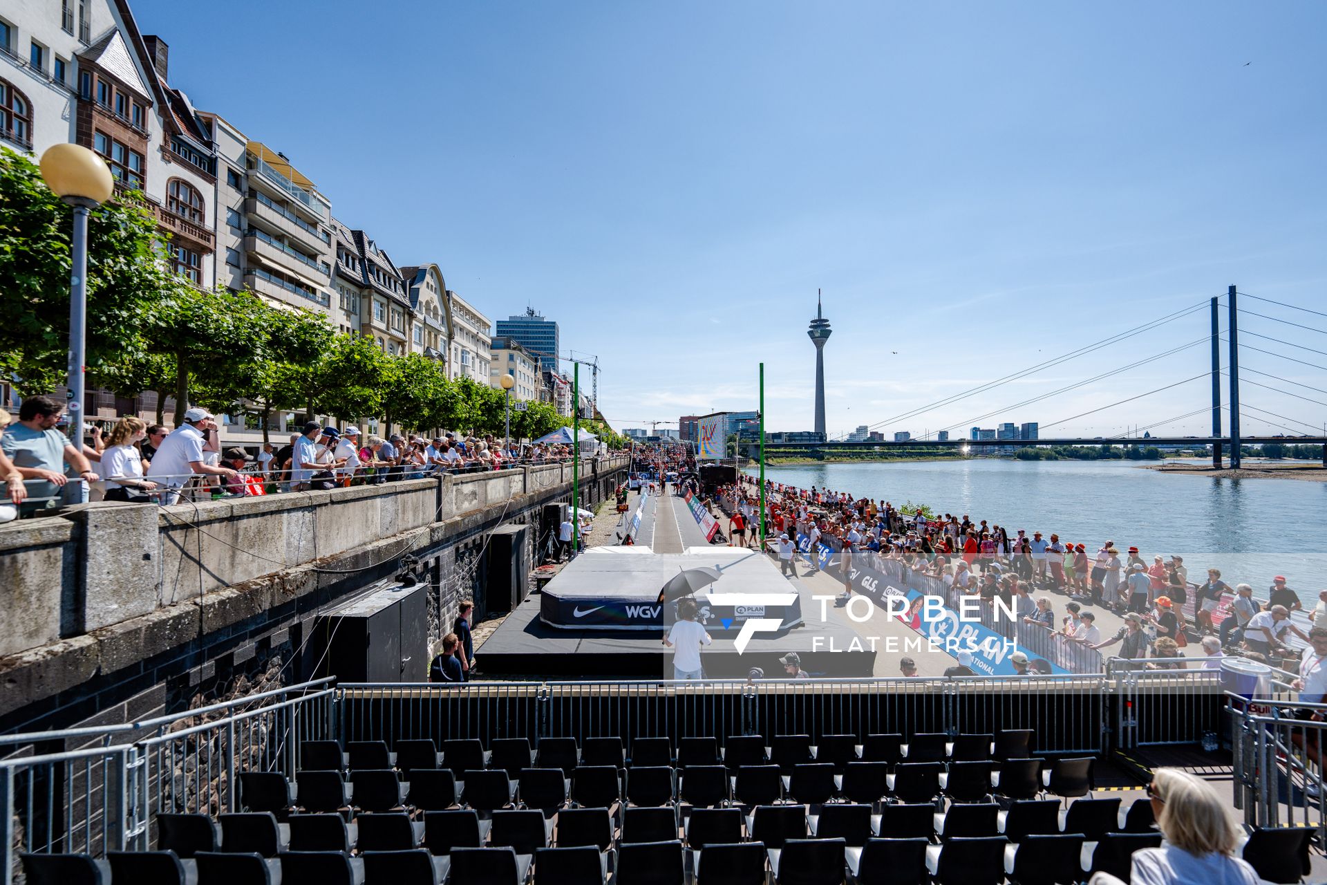 Die Stabhochsprunganlage beim Stabhochsprung der Deutschen Leichtathletik-Meisterschaften im Rahmen der Finals 2023 Rhein-Ruhr am 07.07.2023 am Rheinufer in Duesseldorf