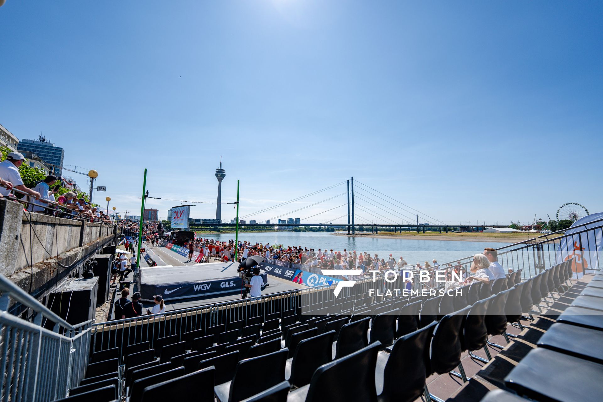 Die Stabhochsprunganlage beim Stabhochsprung der Deutschen Leichtathletik-Meisterschaften im Rahmen der Finals 2023 Rhein-Ruhr am 07.07.2023 am Rheinufer in Duesseldorf