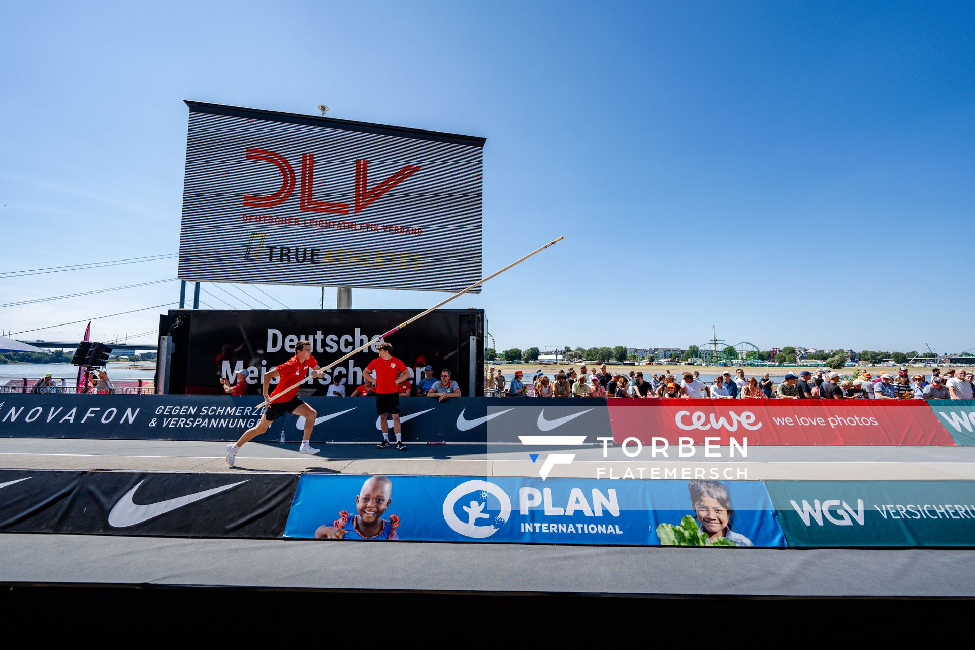 Einspringen beim Stabhochsprung der Deutschen Leichtathletik-Meisterschaften im Rahmen der Finals 2023 Rhein-Ruhr am 07.07.2023 am Rheinufer in Duesseldorf