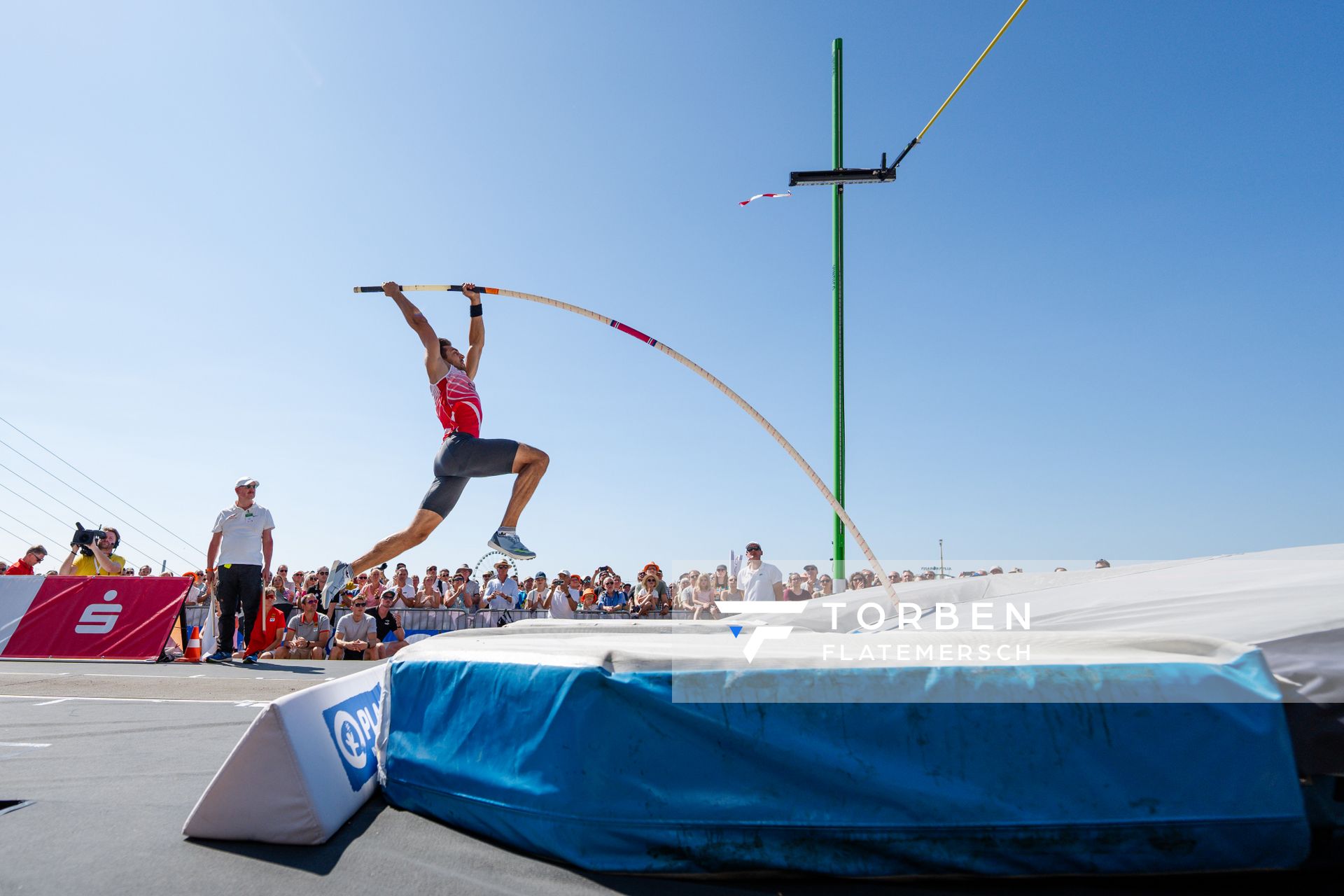 Dennis Hutterer (ASC Darmstadt) beim Stabhochsprung der Deutschen Leichtathletik-Meisterschaften im Rahmen der Finals 2023 Rhein-Ruhr am 07.07.2023 am Rheinufer in Duesseldorf