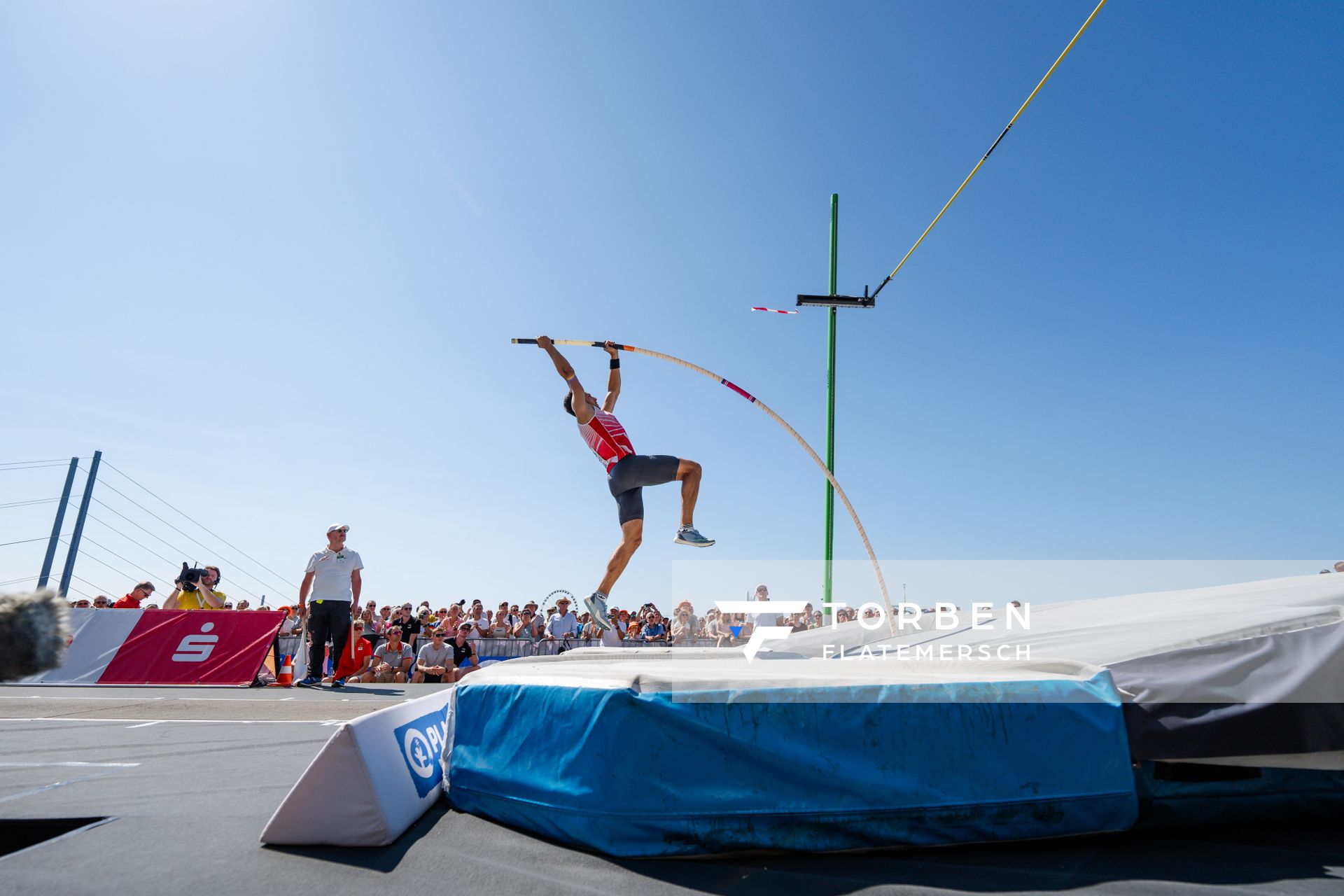 Dennis Hutterer (ASC Darmstadt) beim Stabhochsprung der Deutschen Leichtathletik-Meisterschaften im Rahmen der Finals 2023 Rhein-Ruhr am 07.07.2023 am Rheinufer in Duesseldorf