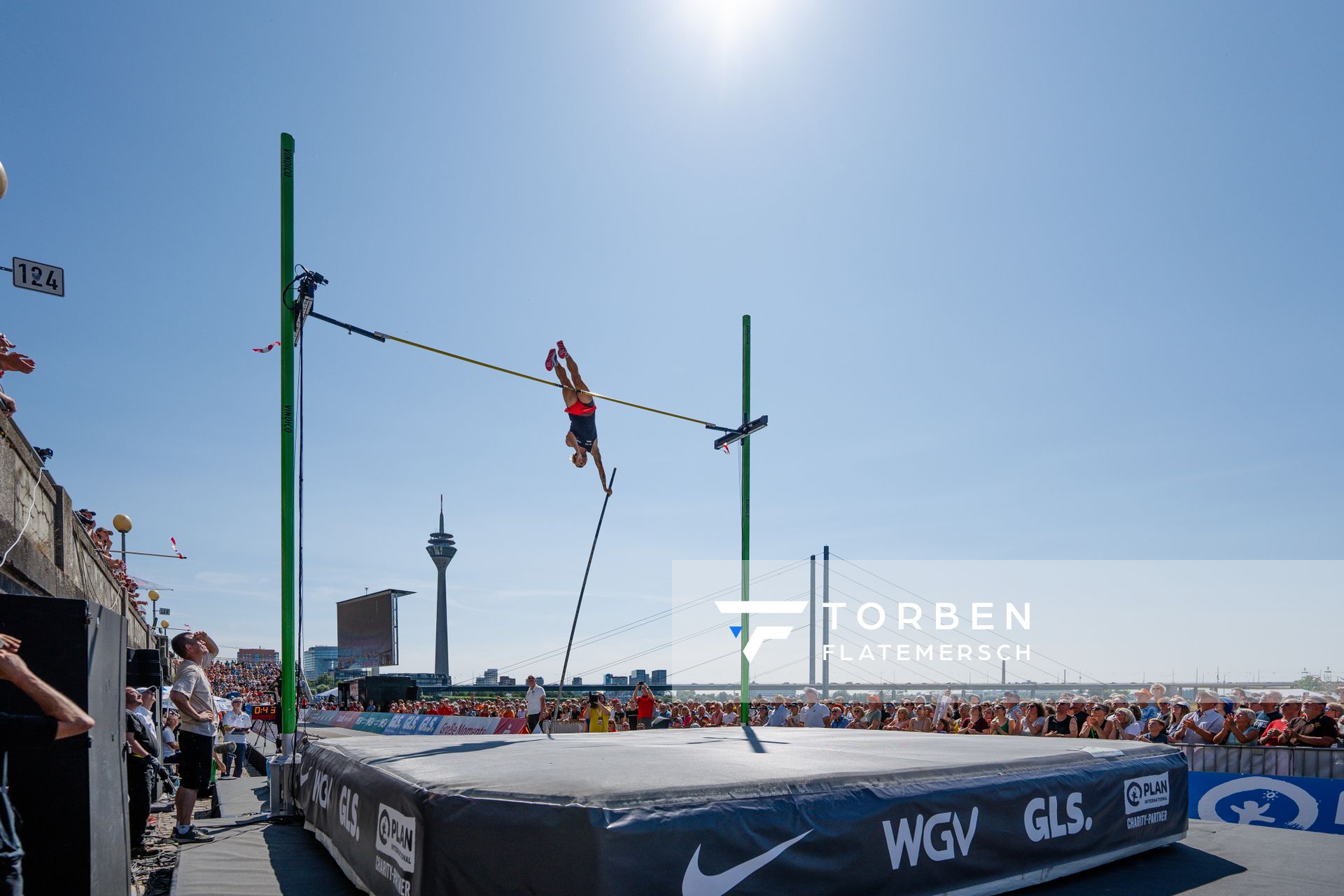 Dennis Schober (ASV Landau) beim Stabhochsprung der Deutschen Leichtathletik-Meisterschaften im Rahmen der Finals 2023 Rhein-Ruhr am 07.07.2023 am Rheinufer in Duesseldorf