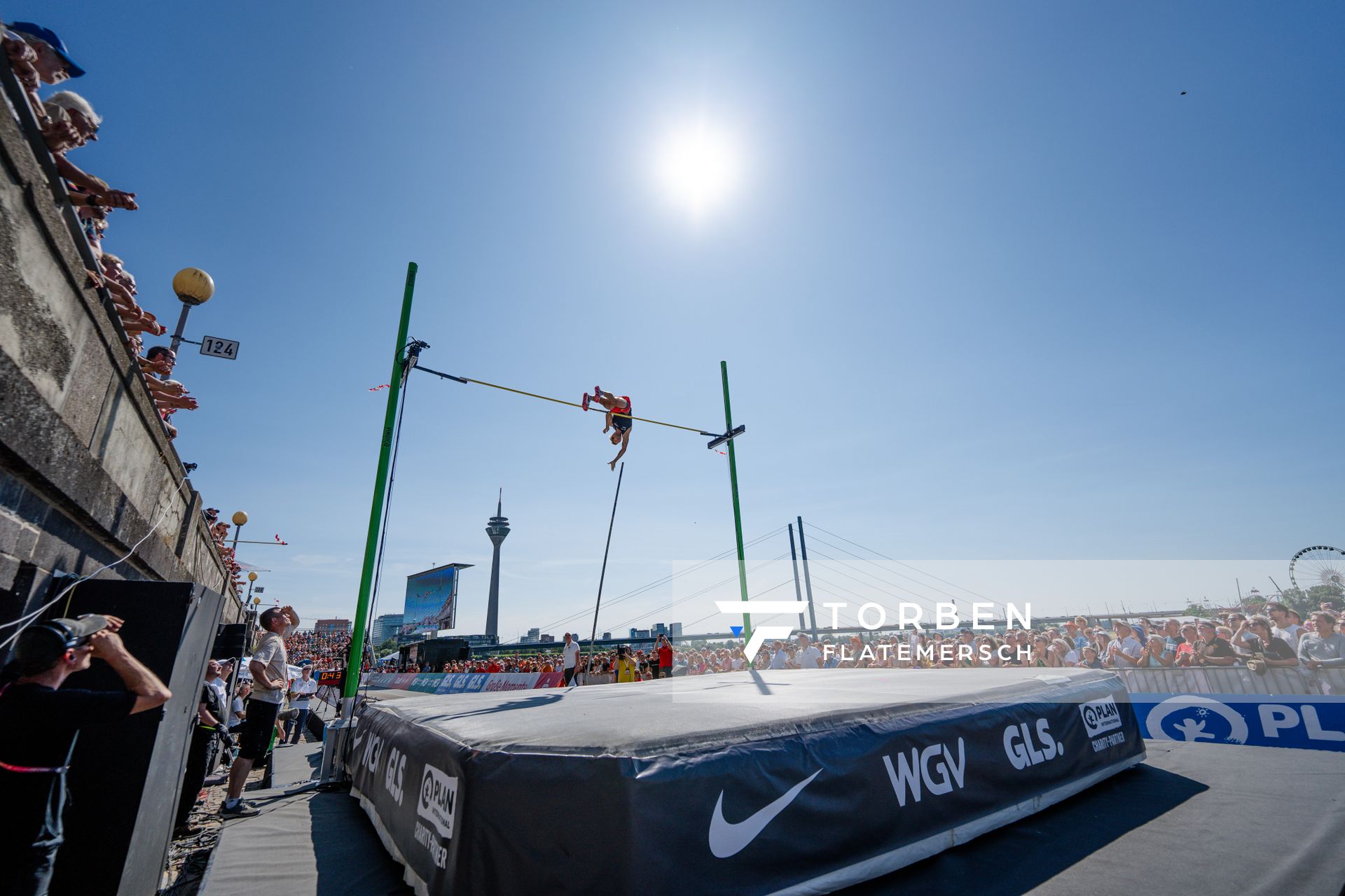 Dennis Schober (ASV Landau) beim Stabhochsprung der Deutschen Leichtathletik-Meisterschaften im Rahmen der Finals 2023 Rhein-Ruhr am 07.07.2023 am Rheinufer in Duesseldorf