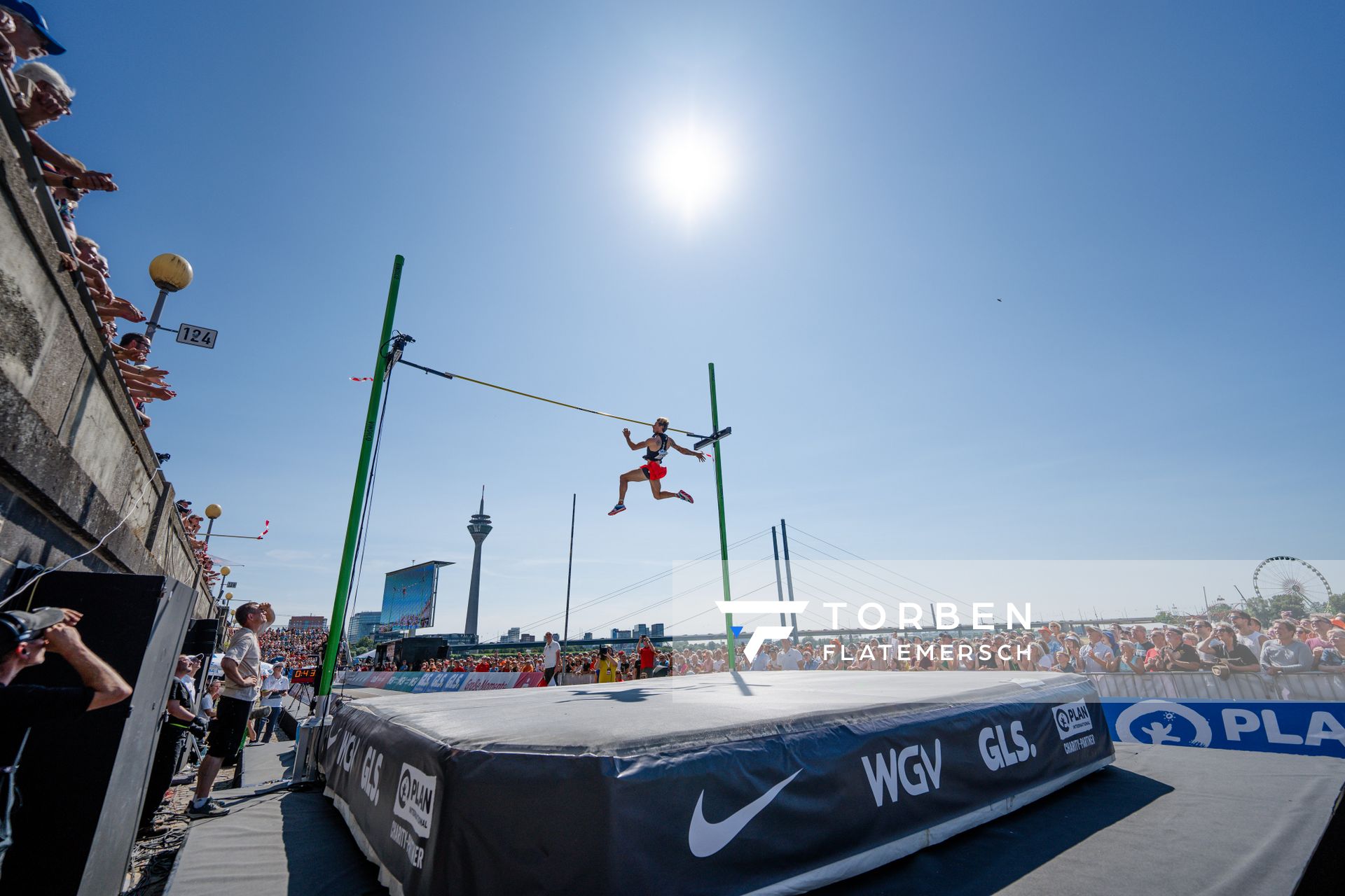 Dennis Schober (ASV Landau) beim Stabhochsprung der Deutschen Leichtathletik-Meisterschaften im Rahmen der Finals 2023 Rhein-Ruhr am 07.07.2023 am Rheinufer in Duesseldorf