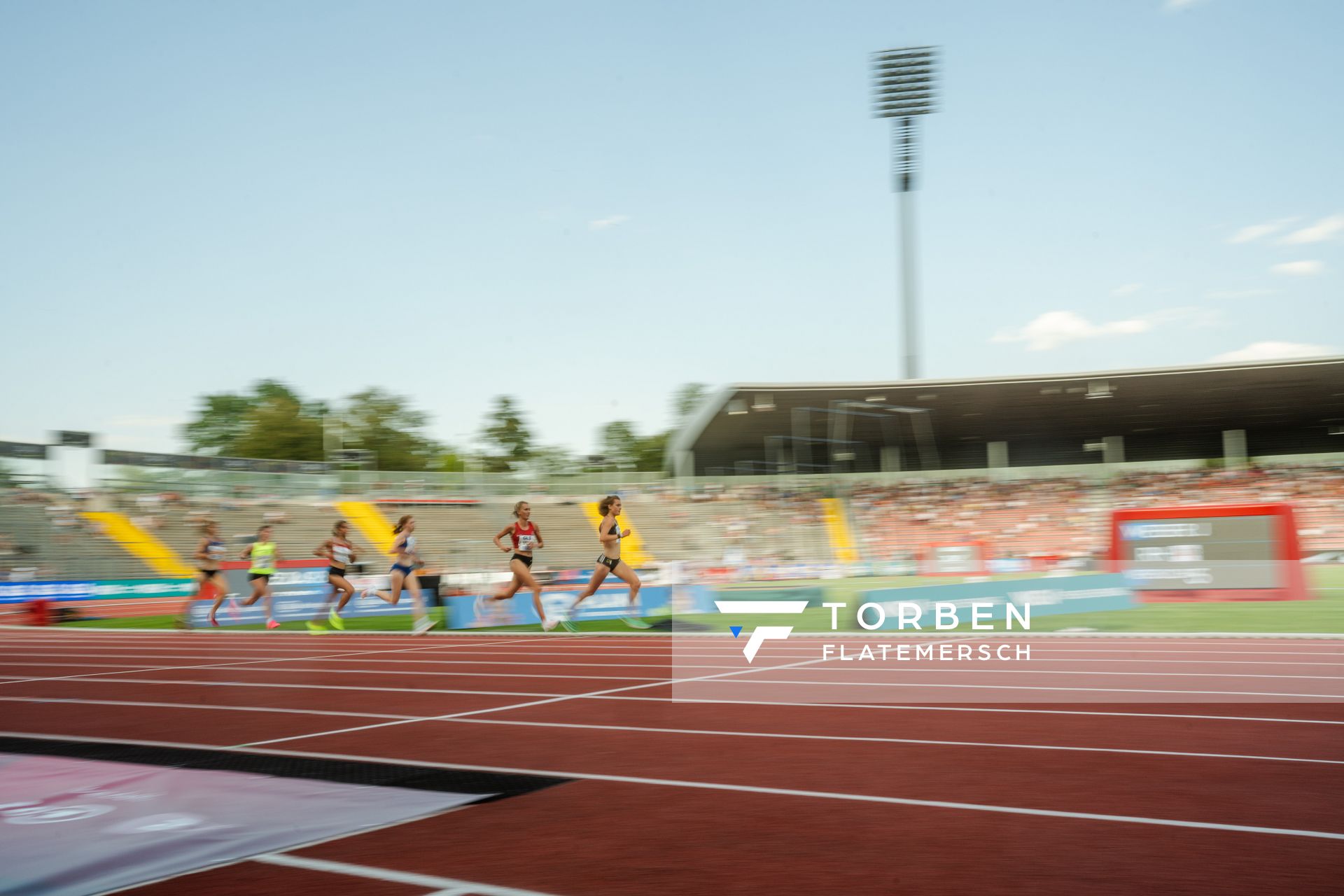 Alina Reh (SCC Berlin) vor Lea Meyer (TSV Bayer 04 Leverkusen) während der 113. Deutschen Leichtathletik-Meisterschaften am 08.07.2023 im Auestadion in Kassel