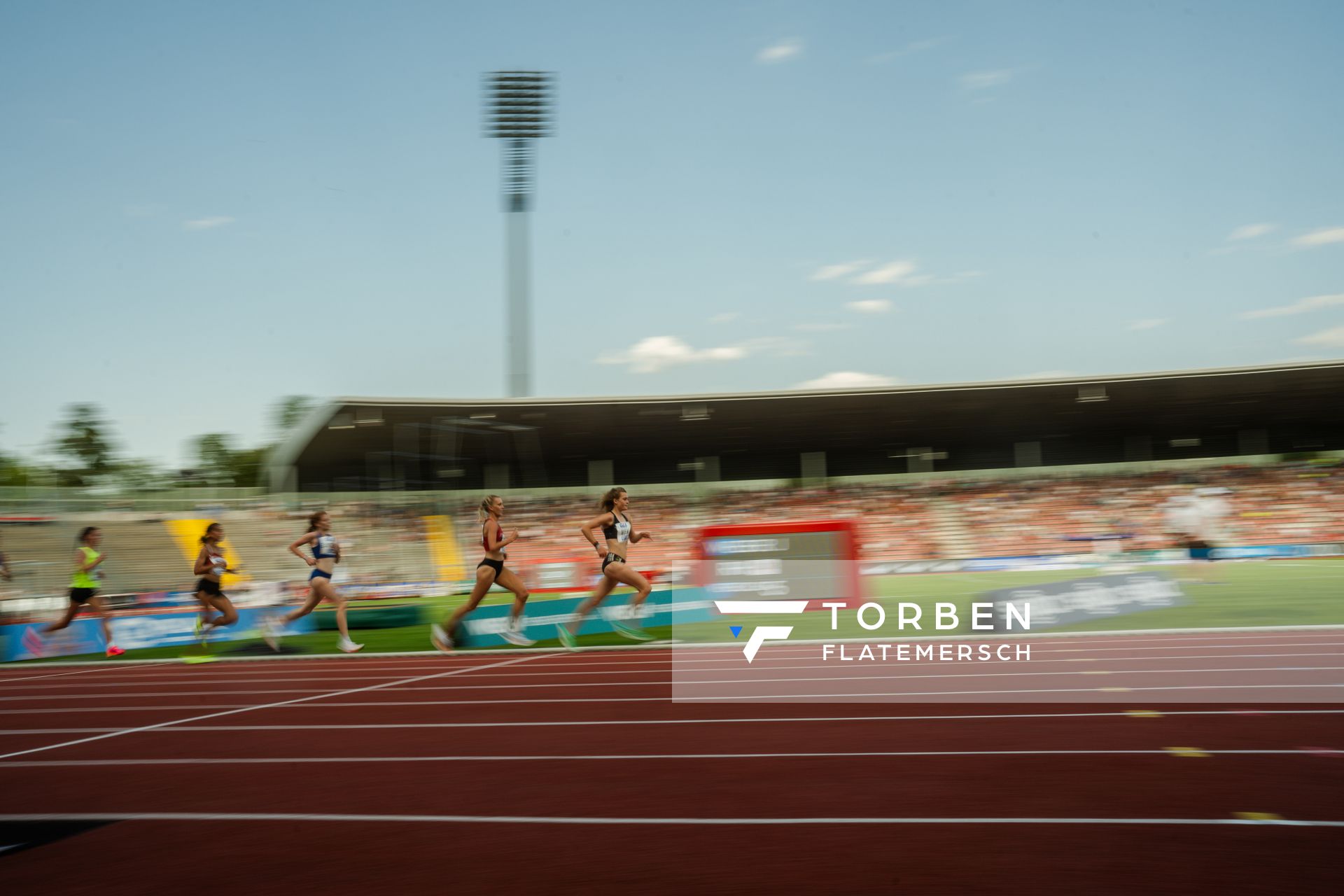 Alina Reh (SCC Berlin) vor Lea Meyer (TSV Bayer 04 Leverkusen) während der 113. Deutschen Leichtathletik-Meisterschaften am 08.07.2023 im Auestadion in Kassel