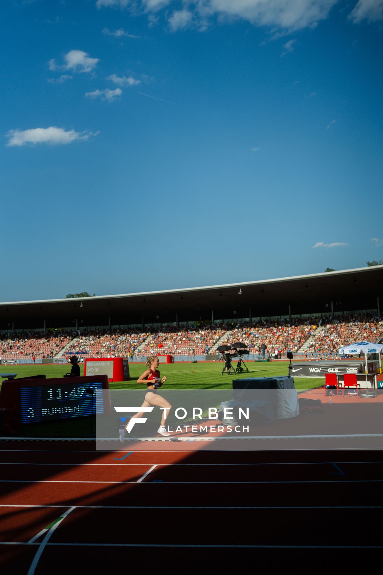 Lea Meyer (TSV Bayer 04 Leverkusen) über 5000m während der 113. Deutschen Leichtathletik-Meisterschaften am 08.07.2023 im Auestadion in Kassel