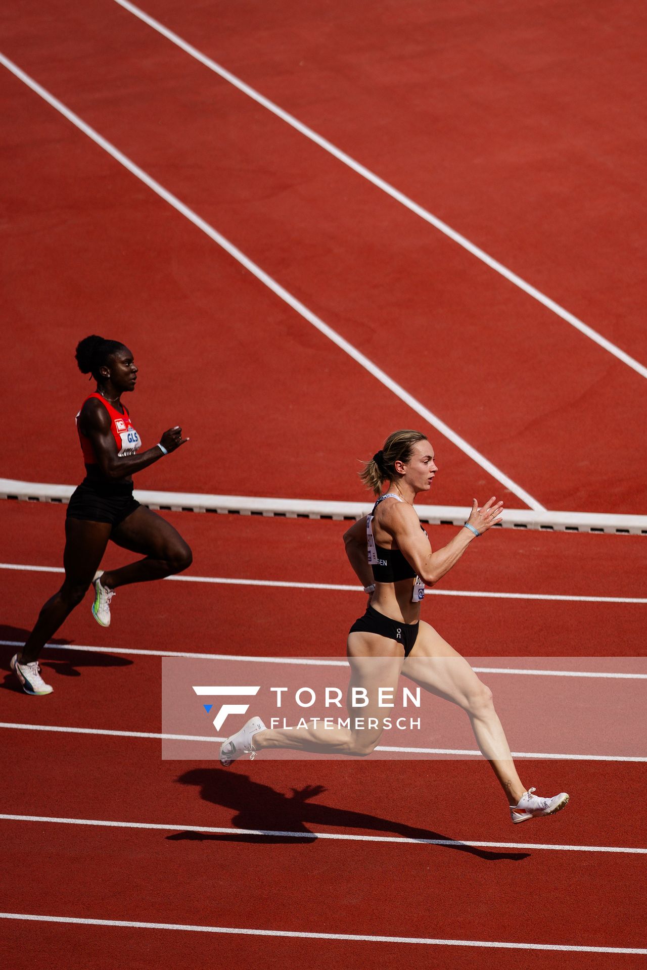 Alexandra Burghardt (LG Gendorf Wacker Burghausen) ueber 200m während der 113. Deutschen Leichtathletik-Meisterschaften am 09.07.2023 im Auestadion in Kassel