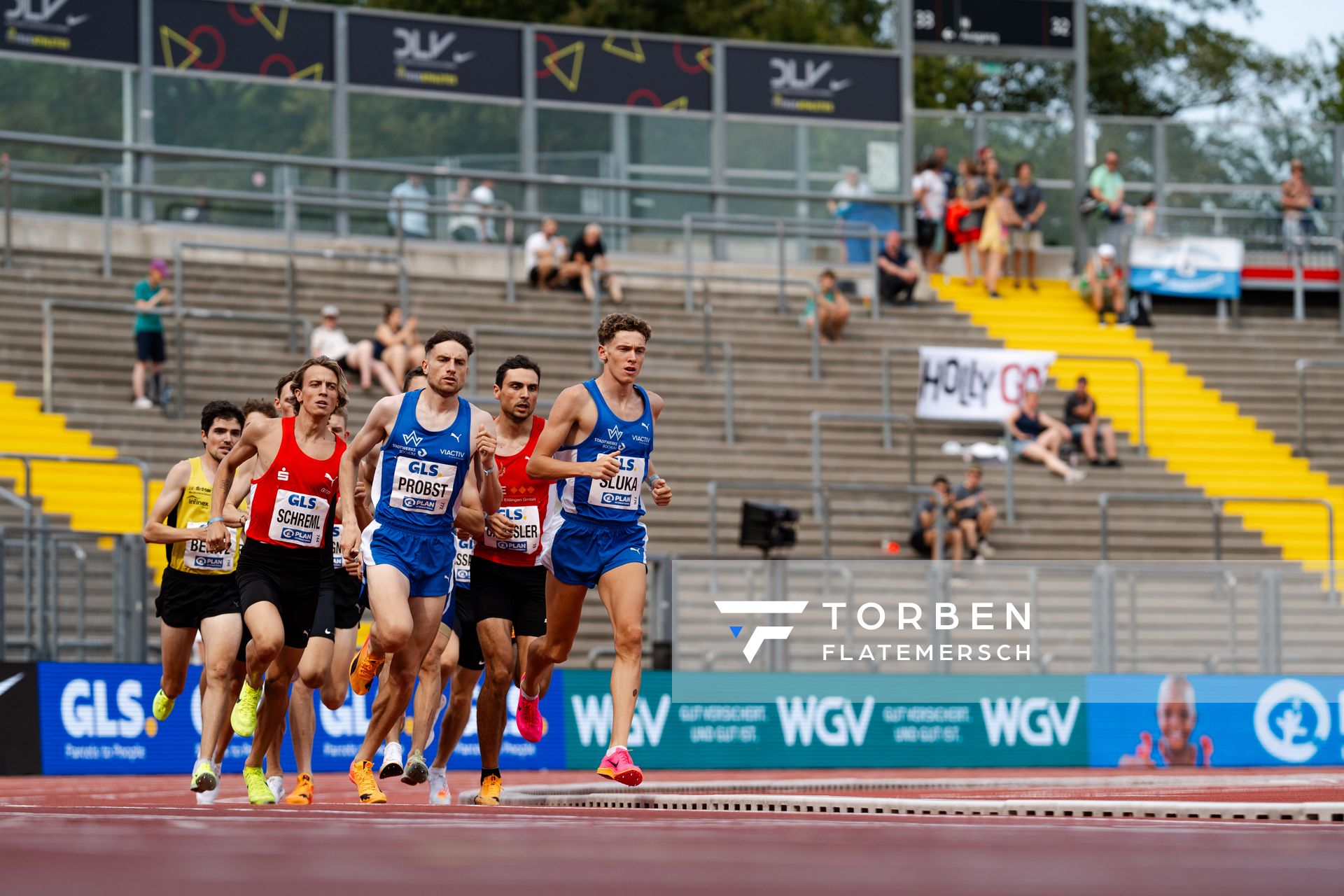 1500m Finale mit Marius Probst (TV Wattenscheid 01), Maximilian Sluka (TV Wattenscheid 01), Christoph Kessler (LG Region Karlsruhe), Elias Schreml (LG Olympia Dortmund), Timo Benitz (LG farbtex Nordschwarzwald) während der 113. Deutschen Leichtathletik-Meisterschaften am 09.07.2023 im Auestadion in Kassel