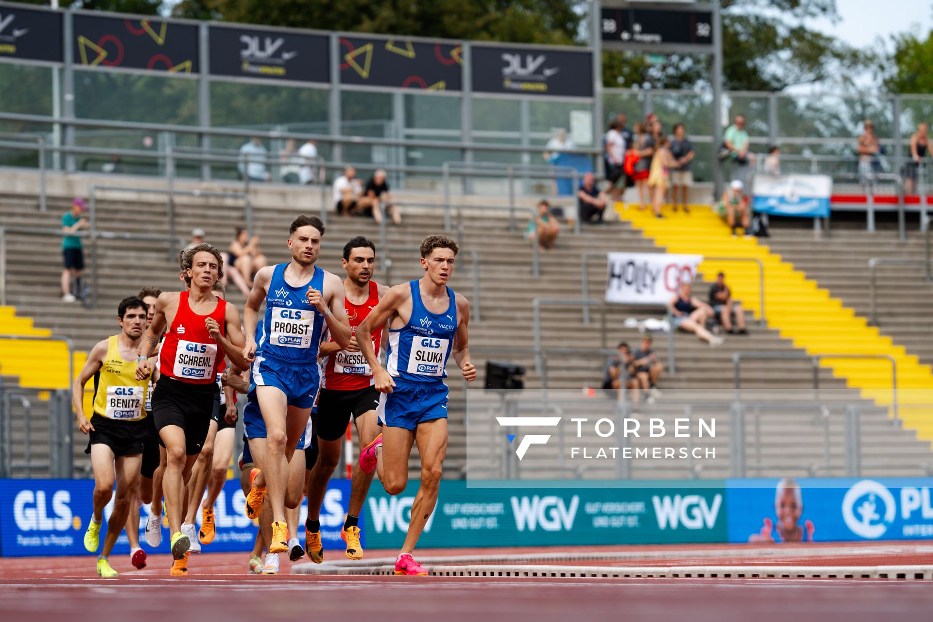 1500m Finale mit Marius Probst (TV Wattenscheid 01), Maximilian Sluka (TV Wattenscheid 01), Christoph Kessler (LG Region Karlsruhe), Elias Schreml (LG Olympia Dortmund), Timo Benitz (LG farbtex Nordschwarzwald) während der 113. Deutschen Leichtathletik-Meisterschaften am 09.07.2023 im Auestadion in Kassel