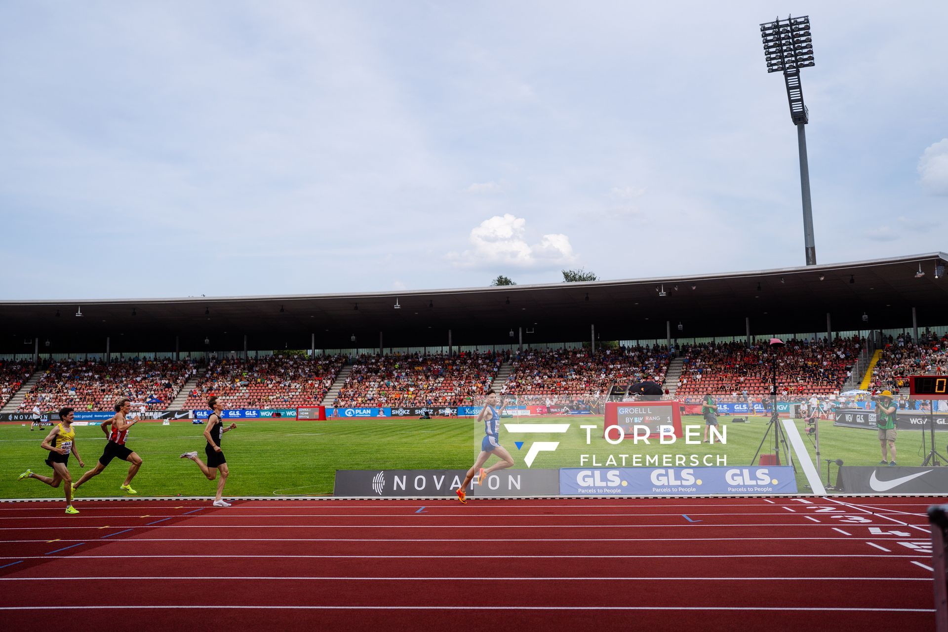 Marius Probst (TV Wattenscheid 01) gewinnt die 1500m vor Amos Bartelsmeyer (Eintracht Frankfurt e.V.), Elias Schreml (LG Olympia Dortmund), Timo Benitz (LG farbtex Nordschwarzwald) während der 113. Deutschen Leichtathletik-Meisterschaften am 09.07.2023 im Auestadion in Kassel
