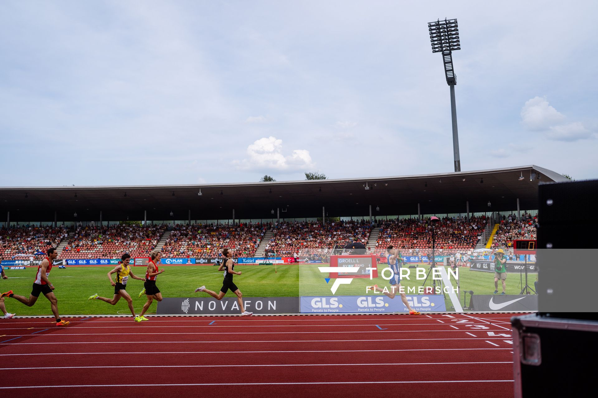 Marius Probst (TV Wattenscheid 01) gewinnt die 1500m vor Amos Bartelsmeyer (Eintracht Frankfurt e.V.), Elias Schreml (LG Olympia Dortmund), Timo Benitz (LG farbtex Nordschwarzwald) während der 113. Deutschen Leichtathletik-Meisterschaften am 09.07.2023 im Auestadion in Kassel