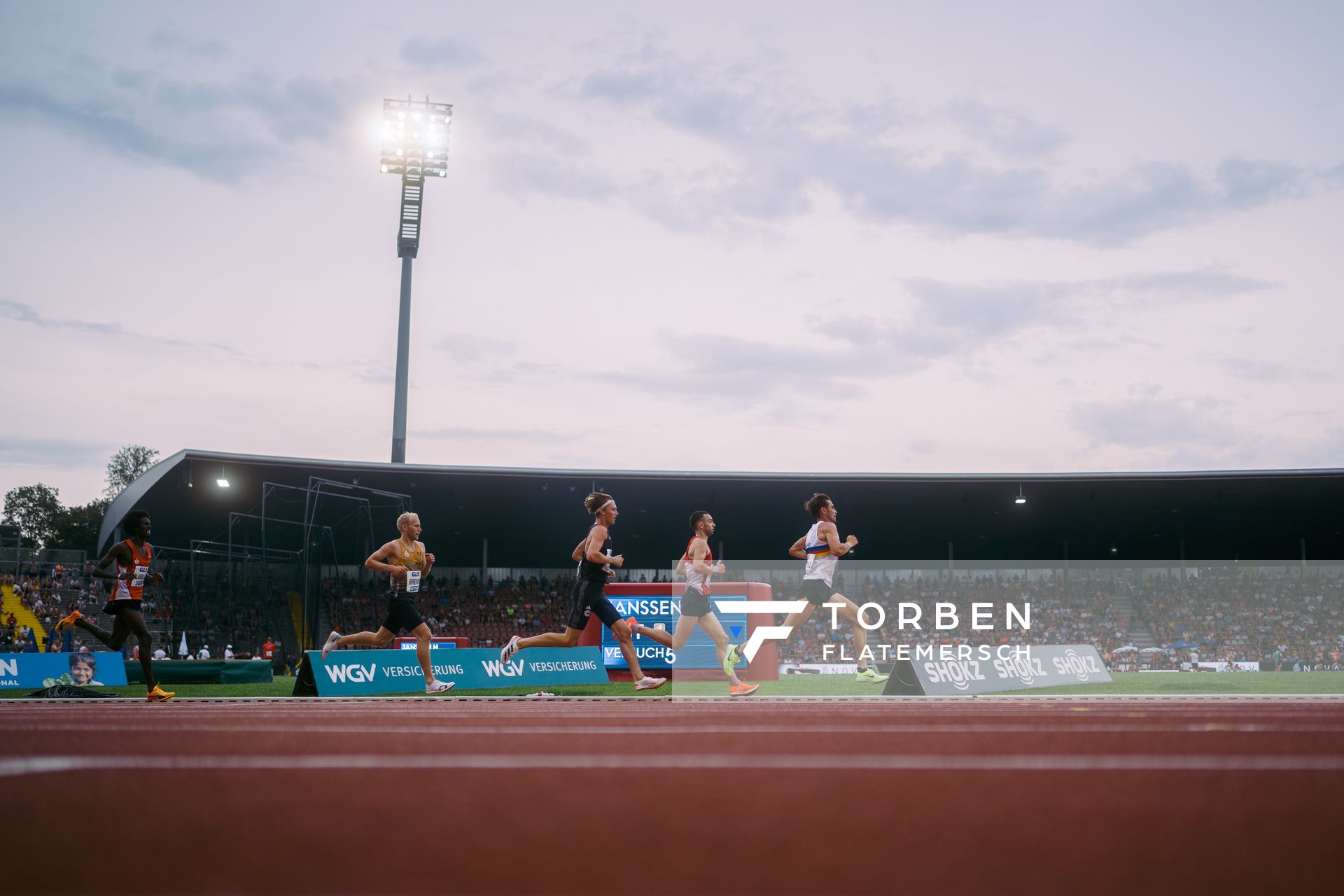 Aaron Davor Bienenfeld (SSC Hanau-Rodenbach), Maximilian Thorwirth (SFD 75 Duesseldorf-Sued), Mohamed Abdilaahi (LG Olympia Dortmund), Sam Persons (SCC Berlin), Florian Bremm (LSC Hoechstadt/Aisch) während der 113. Deutschen Leichtathletik-Meisterschaften am 09.07.2023 im Auestadion in Kassel