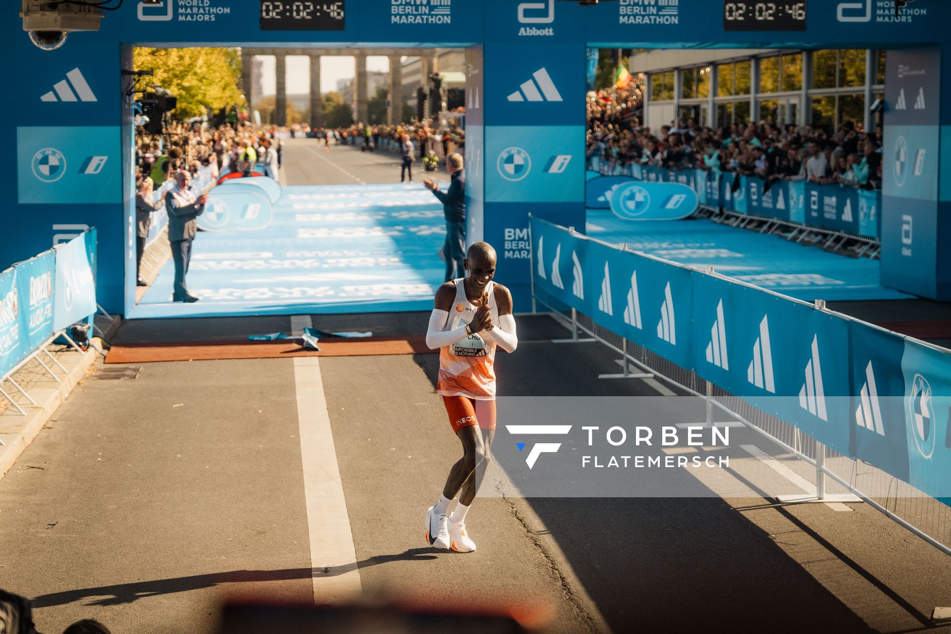 Eliud Kipchoge (KEN/Kenya) auf den letzten Metern am 24.09.2023 beim Berlin Marathon in Berlin
