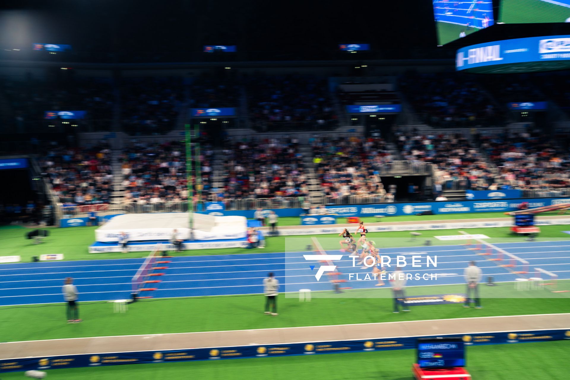 Monika Zapalska (GER/TV Wattenscheid 01), Franziska Schuster (GER/TSV Bayer 04 Leverkusen), Viktória Forster (SVK), Amber Hughes (USA), Mette Graversgaard (DEN), Marlene Meier (GER/TSV Bayer 04 Leverkusen) beim 4. ISTAF INDOOR Düsseldorf am 04.02.2024 im PSD Bank Dome in Düsseldorf
