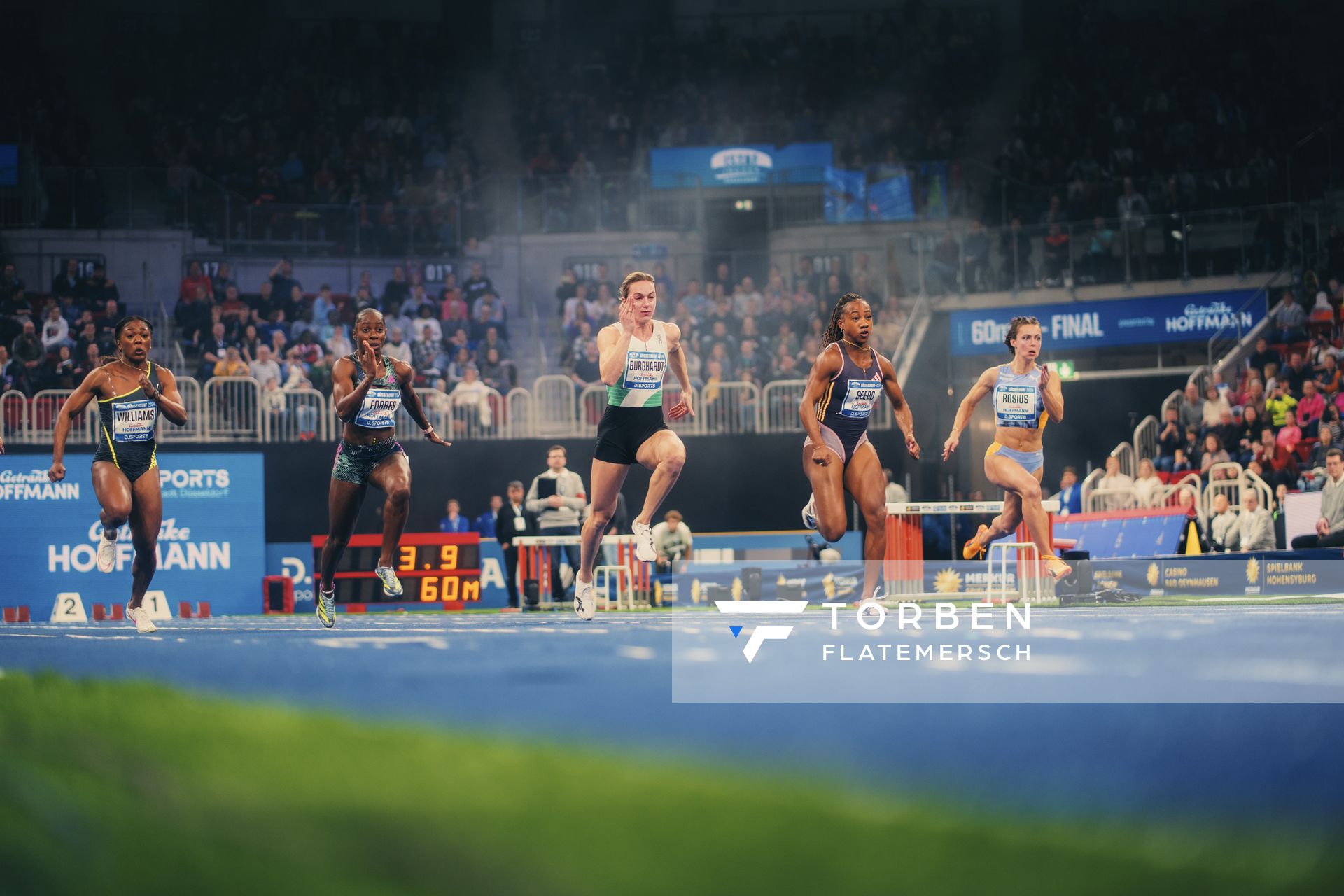 Christania Williams (JAM), Shashalee Forbes (JAM), Alexandra Burghardt (GER/LG Gendorf Wacker Burghausen), N'ketia Seedo (NED), Rani Rosius (BEL) beim 4. ISTAF INDOOR Düsseldorf am 04.02.2024 im PSD Bank Dome in Düsseldorf