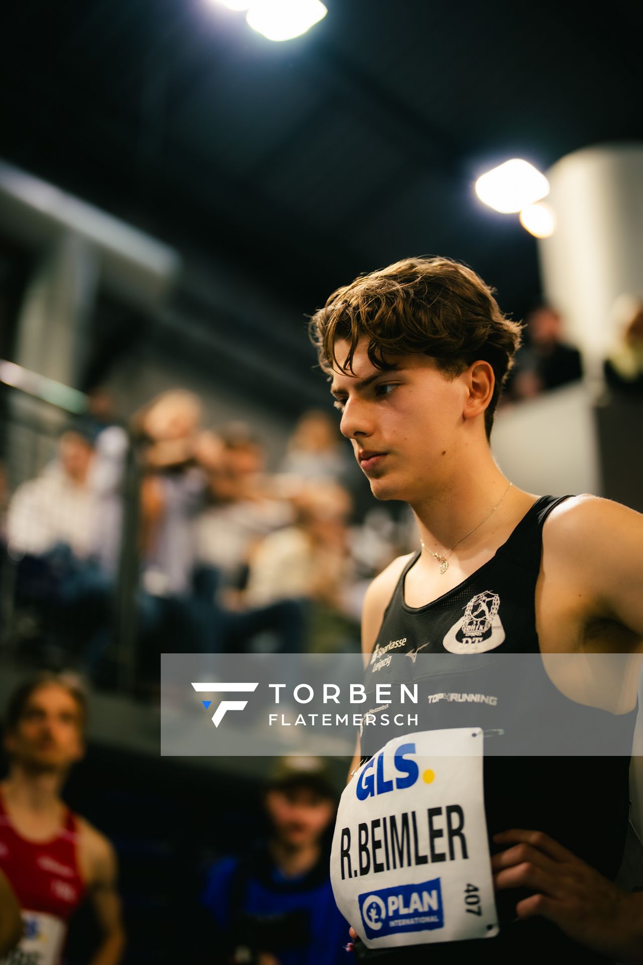 Rodion Beimler (SC DHfK Leipzig e.V.) vor dem 1500m Halbfinale am 17.02.2024 während den 71. Deutschen Leichtathletik-Hallenmeisterschaften in der QUARTERBACK Immobilien ARENA in Leipzig