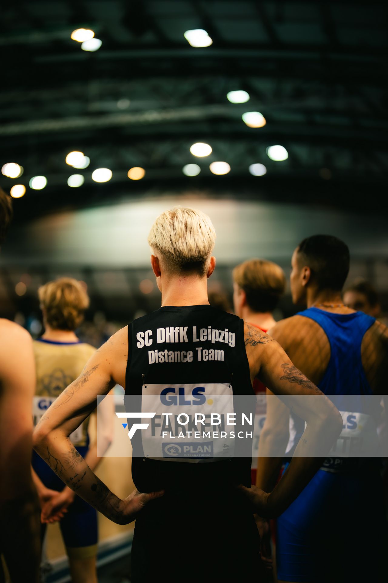 Robert Farken (SC DHfK Leipzig e.V.) vor dem 1500m Halbfinale am 17.02.2024 während den 71. Deutschen Leichtathletik-Hallenmeisterschaften in der QUARTERBACK Immobilien ARENA in Leipzig