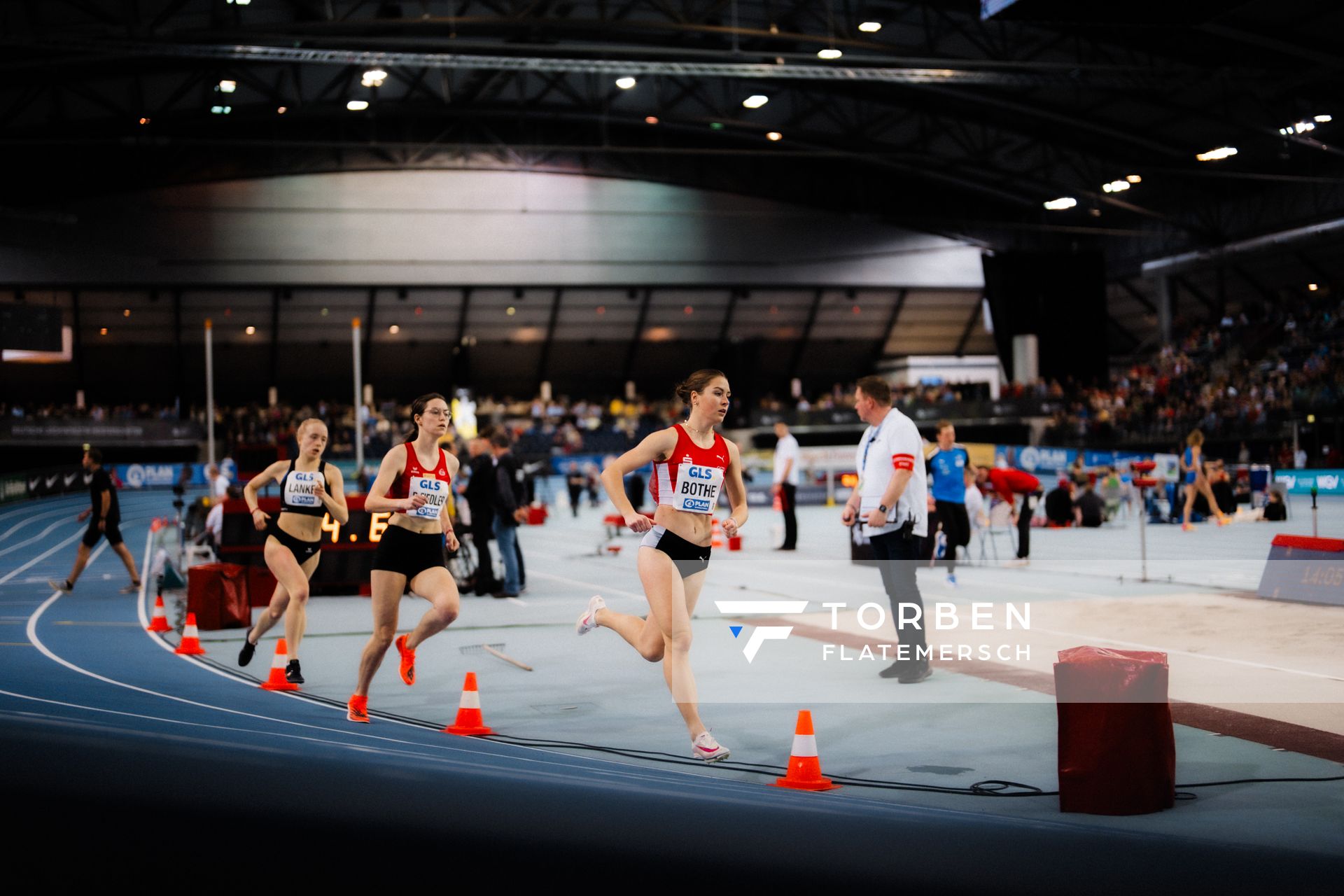 Carolin Bothe (LG Olympia Dortmund), Radha Fiedler (LG Rhein-Wied), Lisa Lankes (SC DHfK Leipzig e.V.) am 17.02.2024 während den 71. Deutschen Leichtathletik-Hallenmeisterschaften in der QUARTERBACK Immobilien ARENA in Leipzig