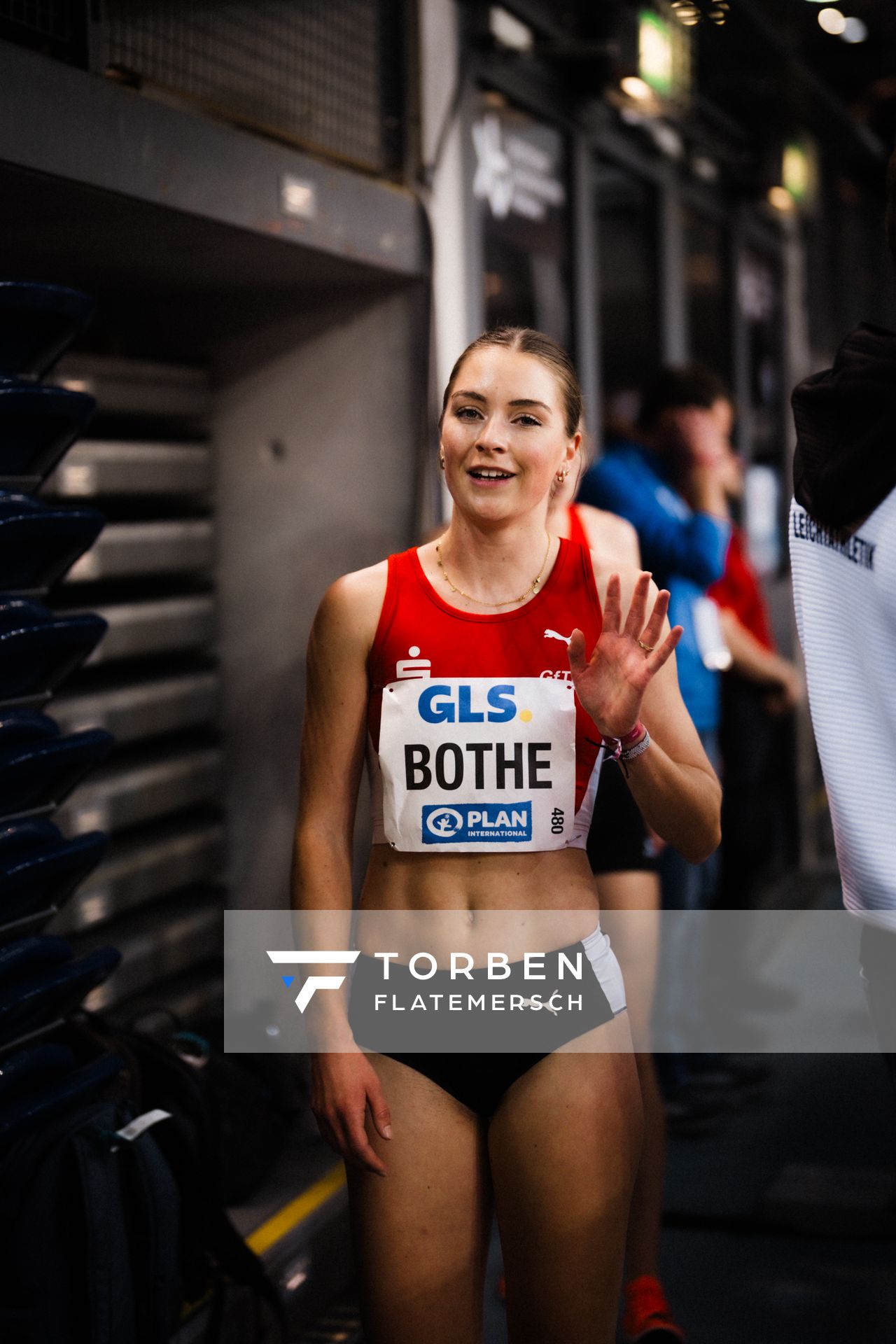 Carolin Bothe (LG Olympia Dortmund) nach dem 800m Vorlauf am 17.02.2024 während den 71. Deutschen Leichtathletik-Hallenmeisterschaften in der QUARTERBACK Immobilien ARENA in Leipzig