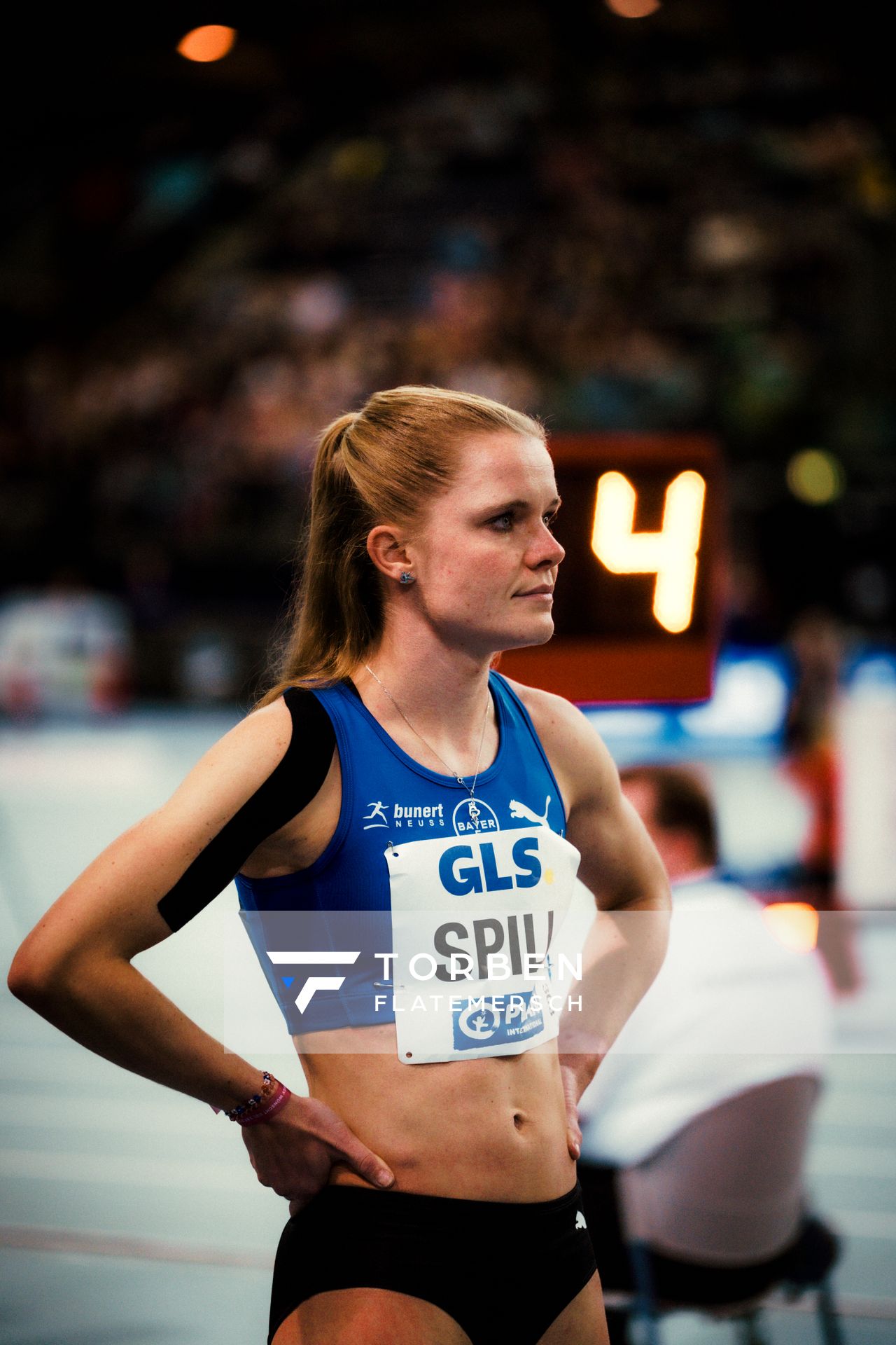 Tanja Spill (LAV Bayer Uerdingen/Dormagen) vor dem 800m Vorlauf am 17.02.2024 während den 71. Deutschen Leichtathletik-Hallenmeisterschaften in der QUARTERBACK Immobilien ARENA in Leipzig
