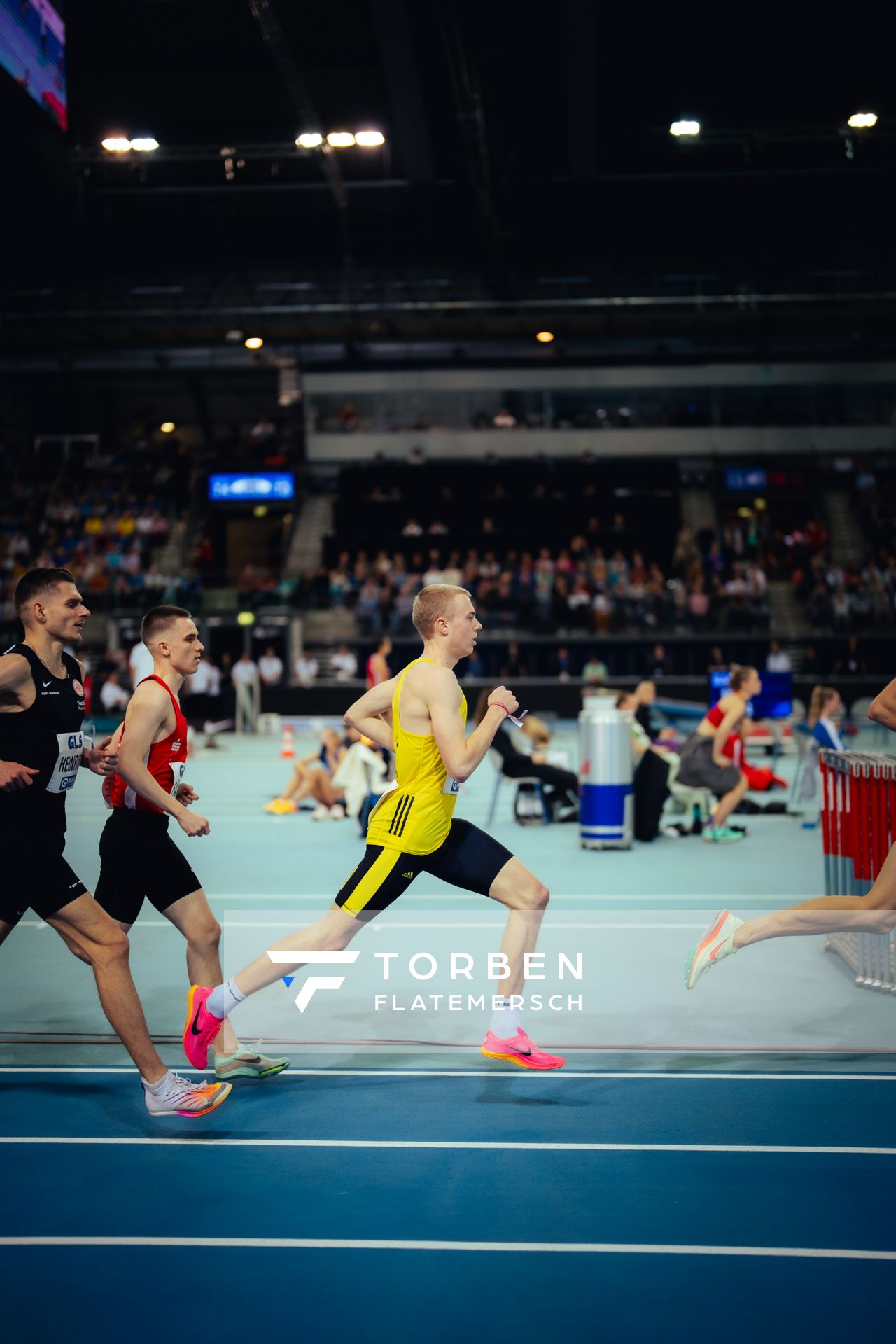 Emil Meggle (LG Göttingen) im 800m Vorlauf am 17.02.2024 während den 71. Deutschen Leichtathletik-Hallenmeisterschaften in der QUARTERBACK Immobilien ARENA in Leipzig