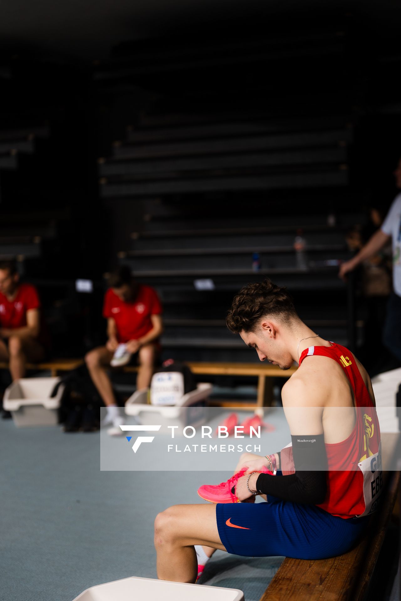 Felix Ebel (Braunschweiger Laufclub) vor dem 3000m Finale am 17.02.2024 während den 71. Deutschen Leichtathletik-Hallenmeisterschaften in der QUARTERBACK Immobilien ARENA in Leipzig