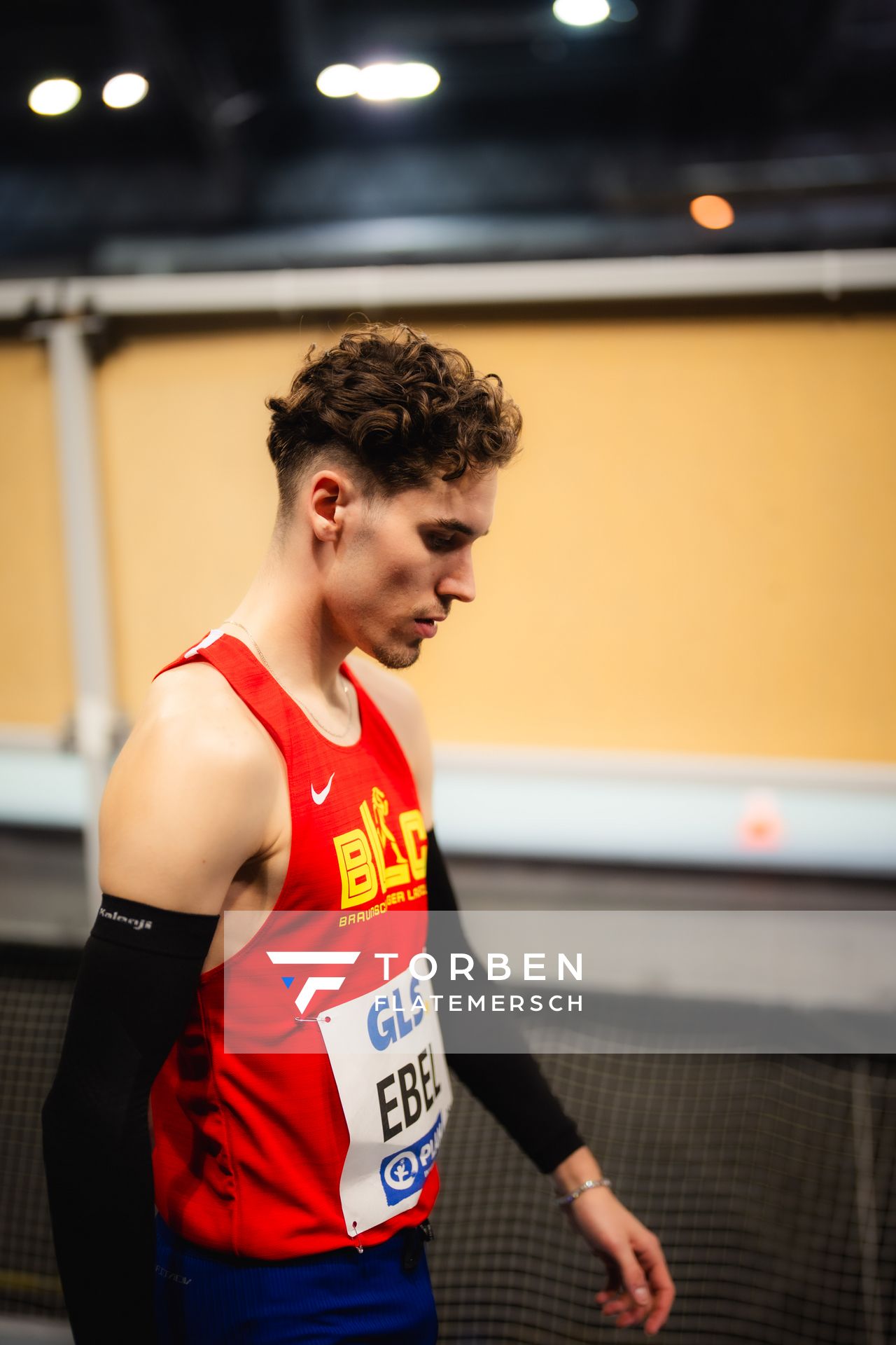 Felix Ebel (Braunschweiger Laufclub) vor dem 3000m Finale am 17.02.2024 während den 71. Deutschen Leichtathletik-Hallenmeisterschaften in der QUARTERBACK Immobilien ARENA in Leipzig