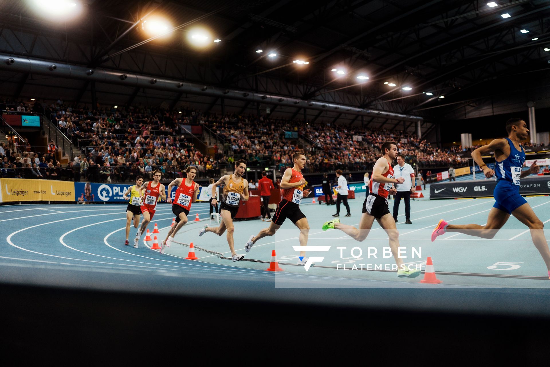 Marco Sietmann (LG Brillux Münster), Artur Beimler (Braunschweiger Laufclub), Maximilian Berger (LSC Höchstadt/Aisch), Jan Dillemuth (Königsteiner LV), Silas Zahlten (LG Brillux Münster), Timo Benitz (LG farbtex Nordschwarzwald) am 18.02.2024 während den 71. Deutschen Leichtathletik-Hallenmeisterschaften in der QUARTERBACK Immobilien ARENA in Leipzig