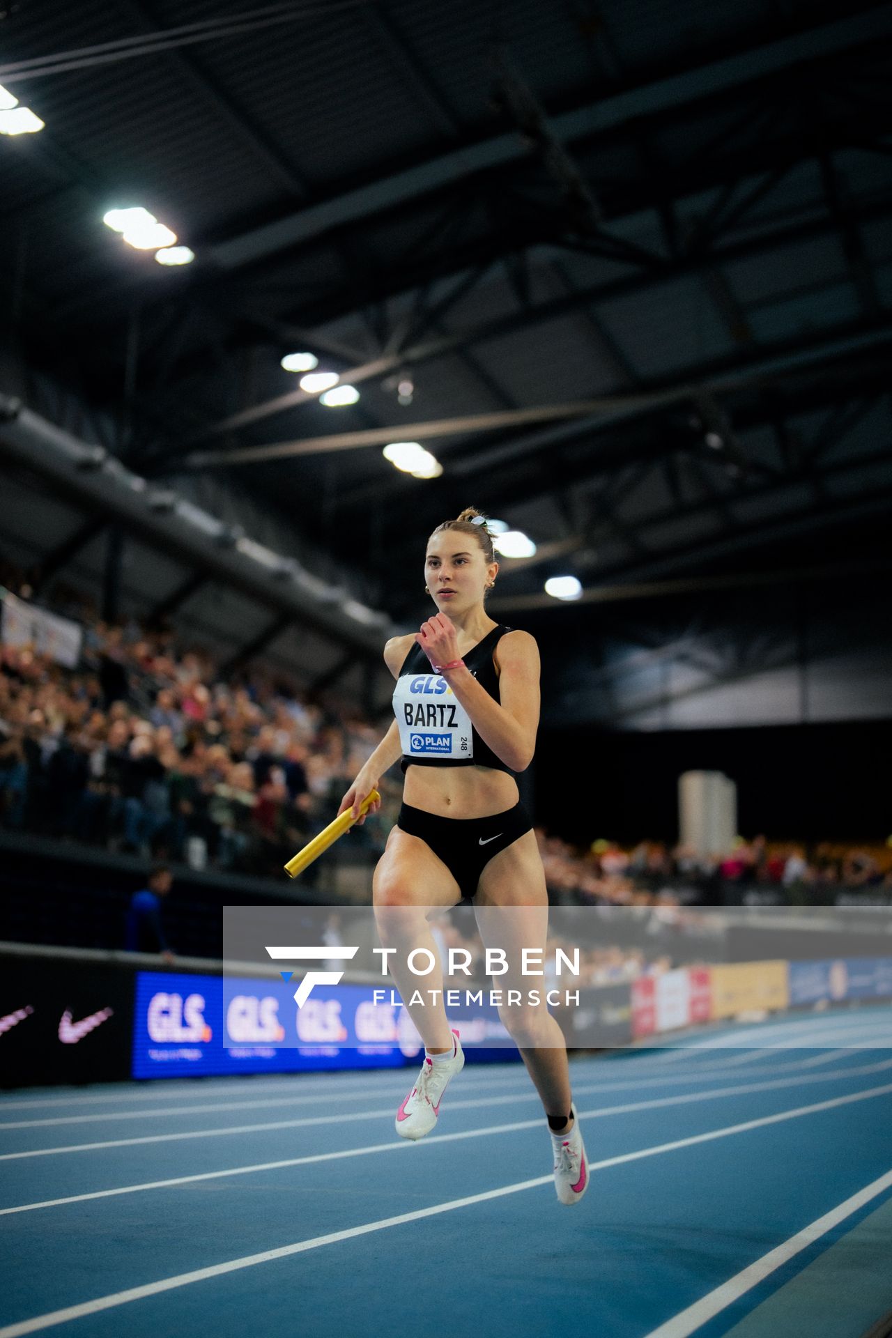 Mayleen Bartz (Hannover 96) in der 4x200m Staffel am 18.02.2024 während den 71. Deutschen Leichtathletik-Hallenmeisterschaften in der QUARTERBACK Immobilien ARENA in Leipzig