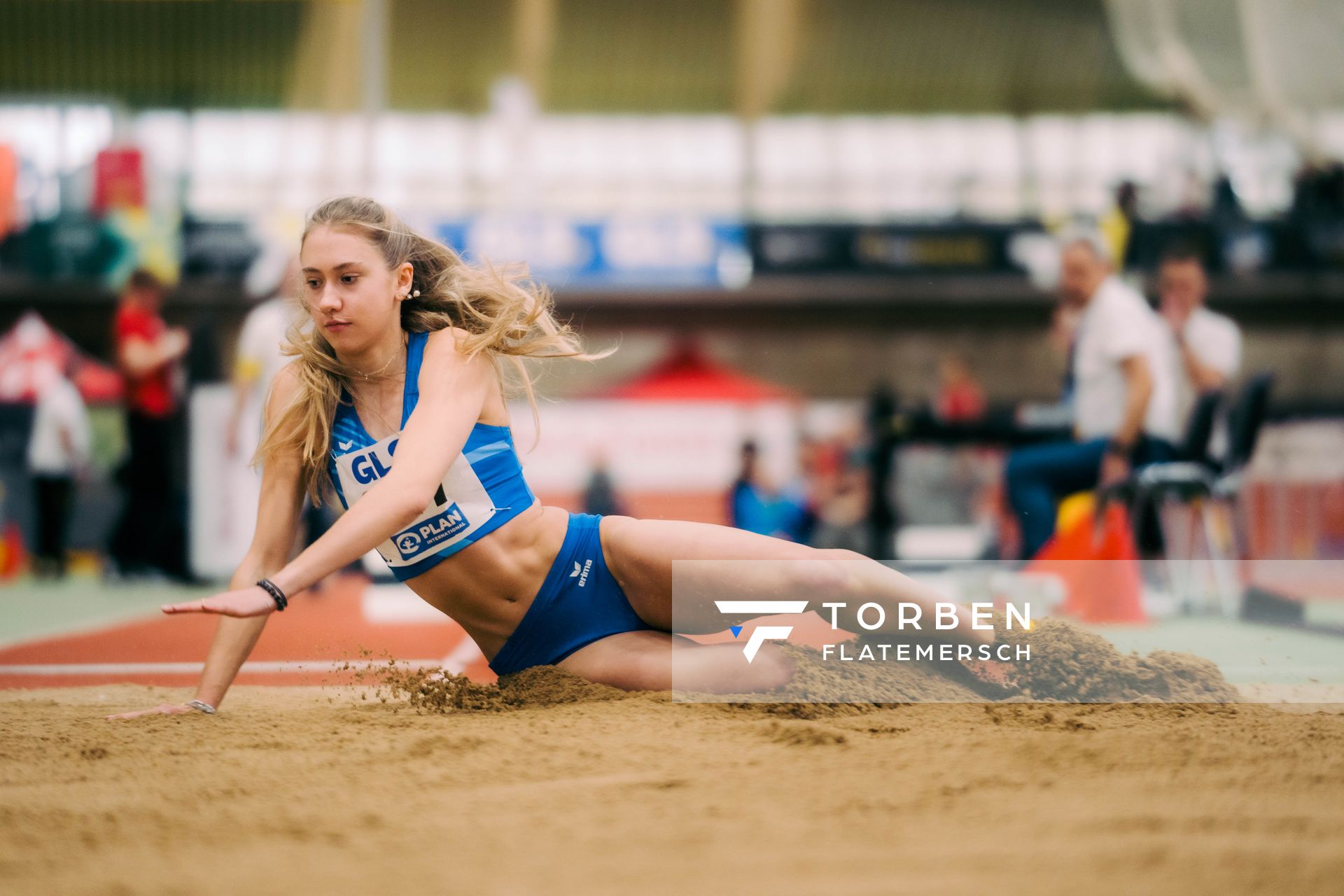 Lotta-Henrike Werner (LG Weserbergland) im Weitsprung waehrend der 55. Deutsche Jugend-Hallenmeisterschaften U20 am 24.02.2024 in der Helmut-Körnig-Halle in Dortmund