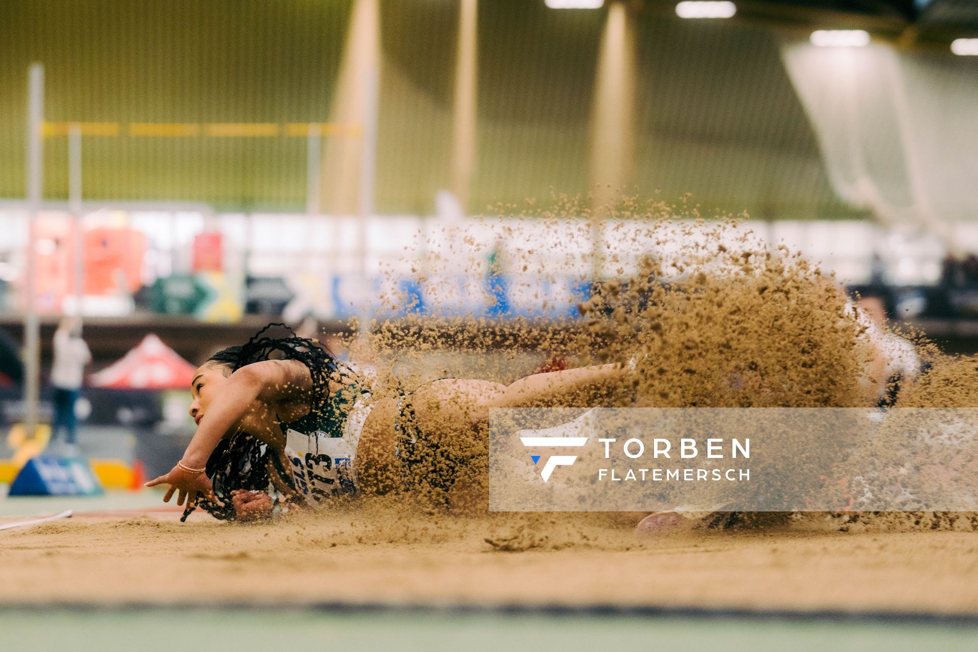 Josie Krone (TSG Bergedorf) im Weitsprung waehrend der 55. Deutsche Jugend-Hallenmeisterschaften U20 am 24.02.2024 in der Helmut-Körnig-Halle in Dortmund