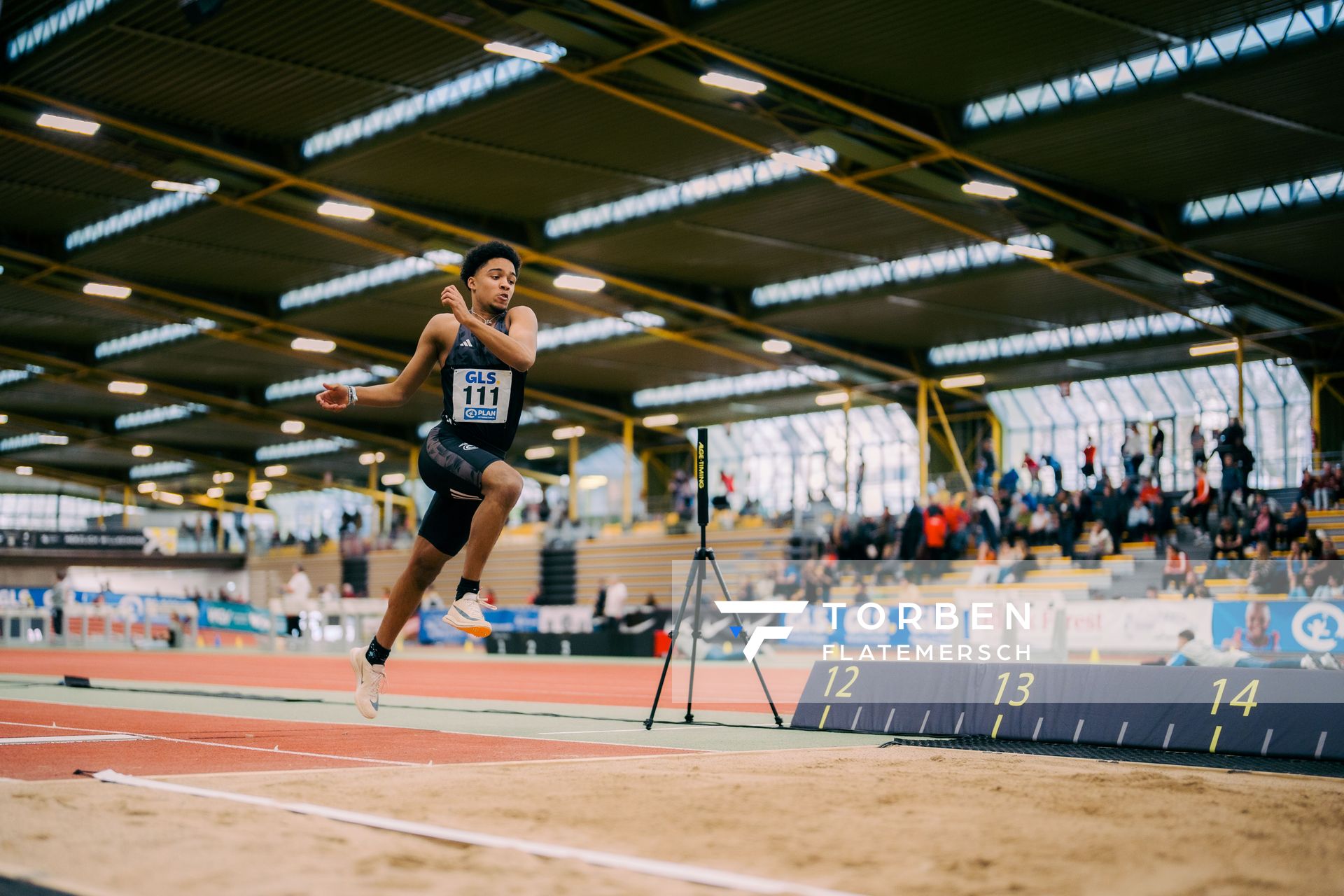 Joel Yamah (SCC Berlin) waehrend der 55. Deutsche Jugend-Hallenmeisterschaften U20 am 24.02.2024 in der Helmut-Körnig-Halle in Dortmund