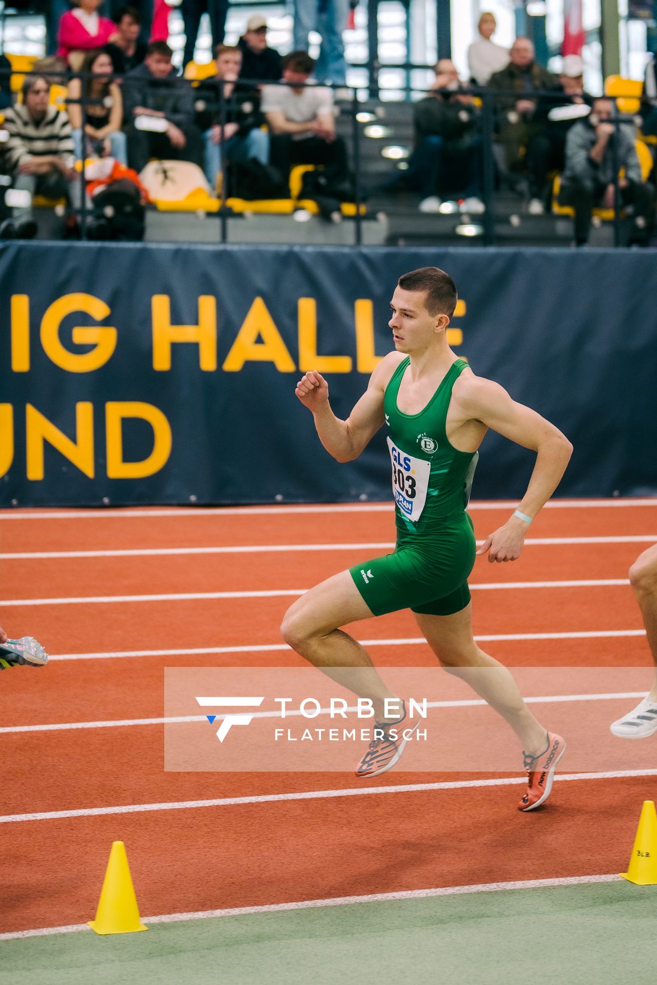 Max Husemann (Eintracht Hildesheim) im 400m Finale waehrend der 55. Deutsche Jugend-Hallenmeisterschaften U20 am 25.02.2024 in der Helmut-Körnig-Halle in Dortmund