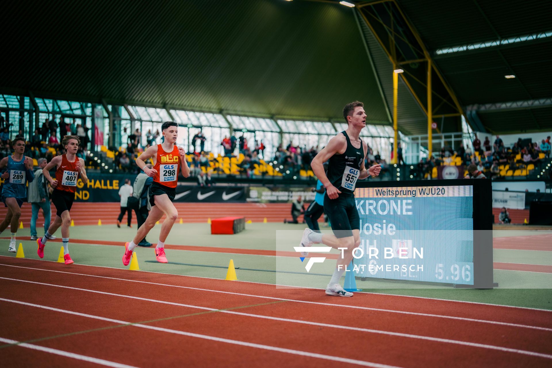 Luke Hühn (Braunschweiger Laufclub) waehrend der 55. Deutsche Jugend-Hallenmeisterschaften U20 am 25.02.2024 in der Helmut-Körnig-Halle in Dortmund