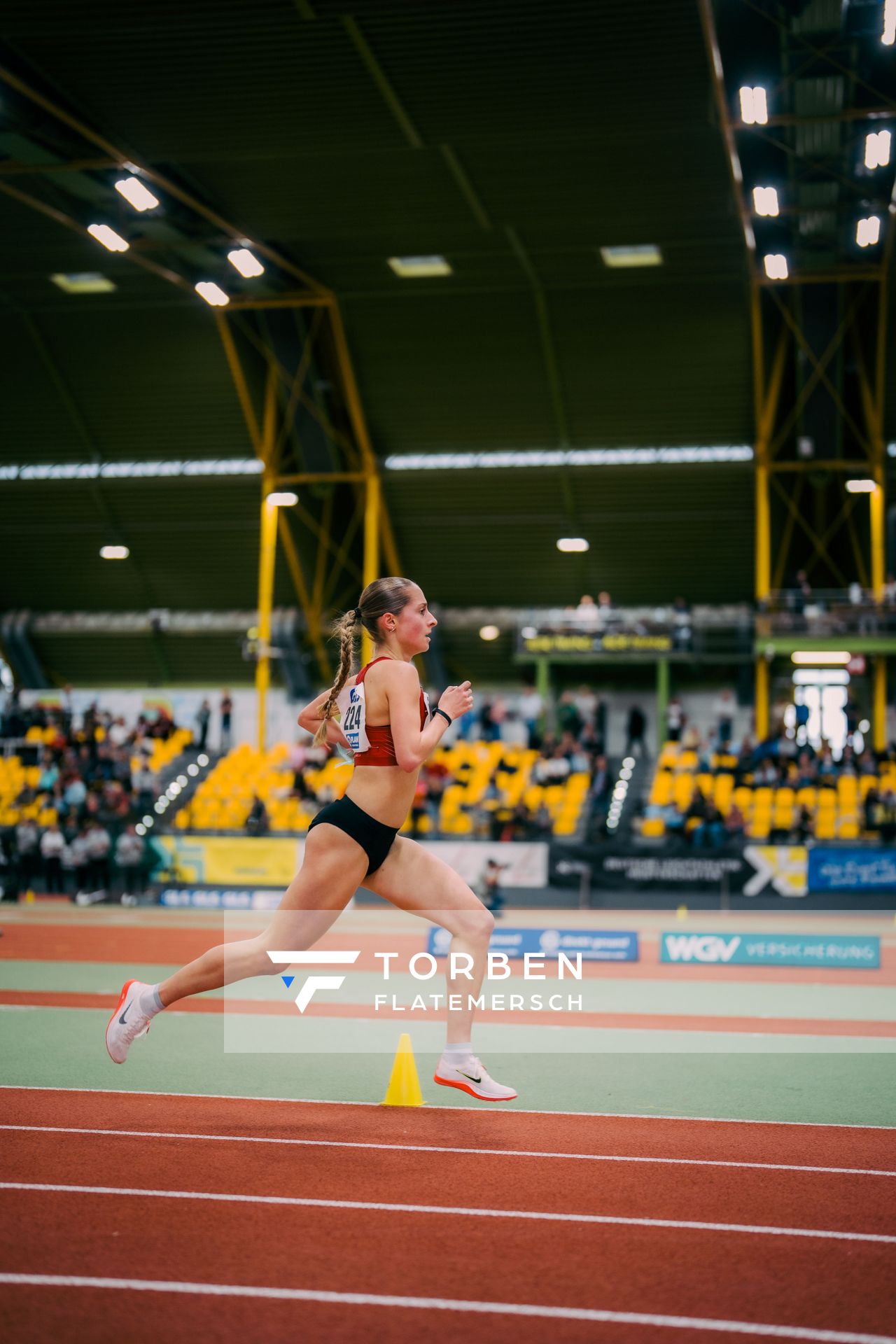 Sarah Köcher (Königsteiner LV) waehrend der 55. Deutsche Jugend-Hallenmeisterschaften U20 am 25.02.2024 in der Helmut-Körnig-Halle in Dortmund