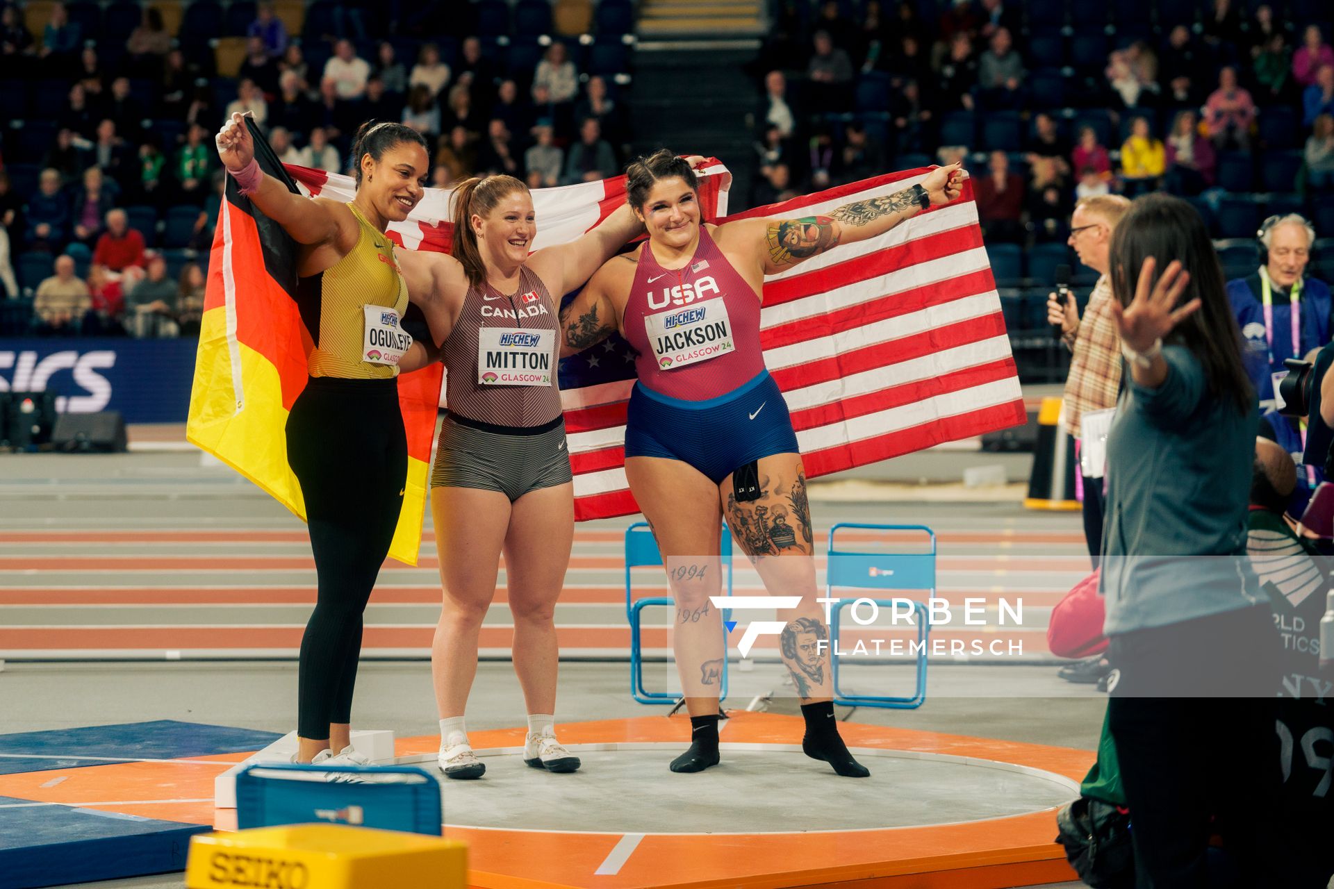 Yemisi Ogunleye (GER/Germany), Sarah Mitton (CAN/Canada), Chase Jackson (USA/United States of America) beim Kugelstoßen am 01.03.2024 bei den World Athletics Indoor Championships in Glasgow (Schottland / Vereinigtes Königreich)