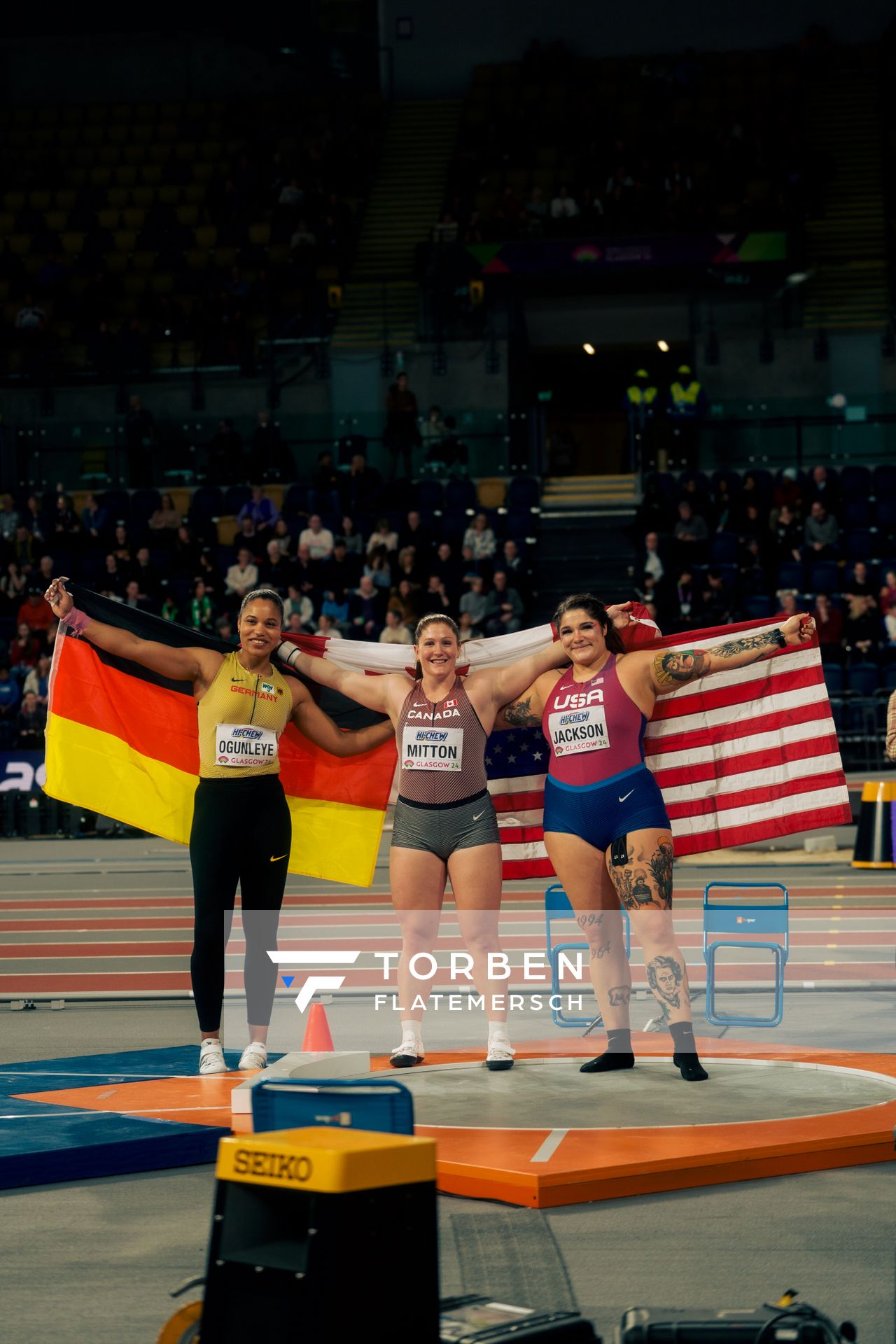 Yemisi Ogunleye (GER/Germany), Sarah Mitton (CAN/Canada), Chase Jackson (USA/United States of America) beim Kugelstoßen am 01.03.2024 bei den World Athletics Indoor Championships in Glasgow (Schottland / Vereinigtes Königreich)