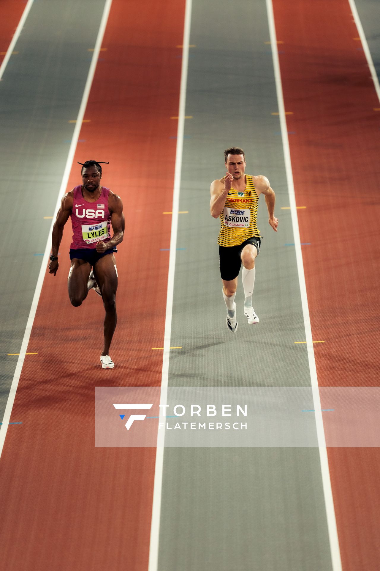 Noah Lyles (USA/United States of America), Aleksandar Askovic (GER/Germany) am 01.03.2024 bei den World Athletics Indoor Championships in Glasgow (Schottland / Vereinigtes Königreich)