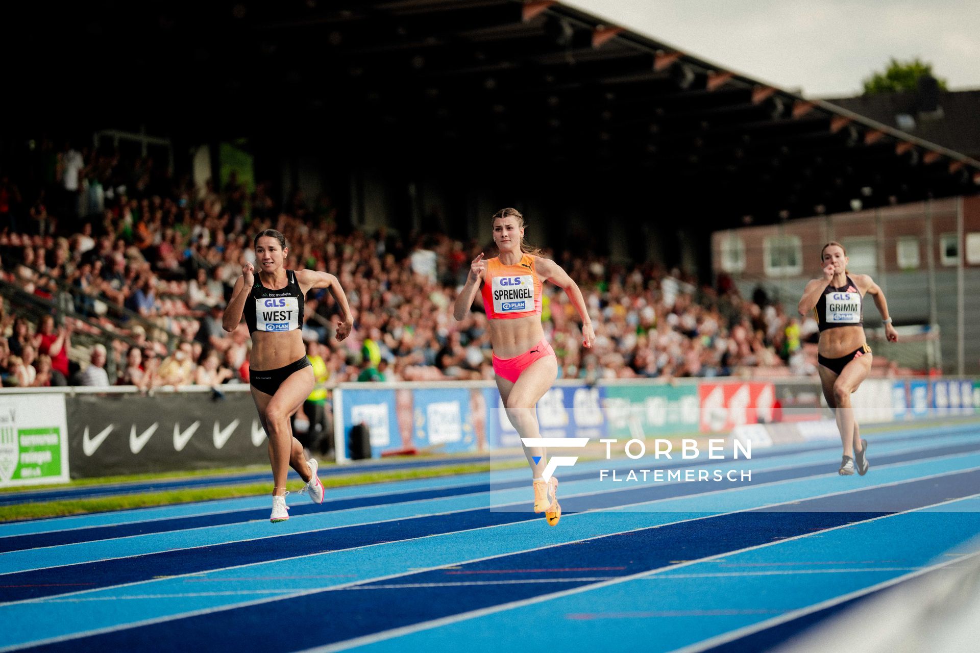 Tori West (AUS), Sandrina Sprengel (GER | LG Steinlach-Zollern), Vanessa Grimm (GER | Königsteiner LV) über 200m am 22.06.2024 beim Stadtwerke Ratingen Mehrkampf-Meeting 2024 in Ratingen