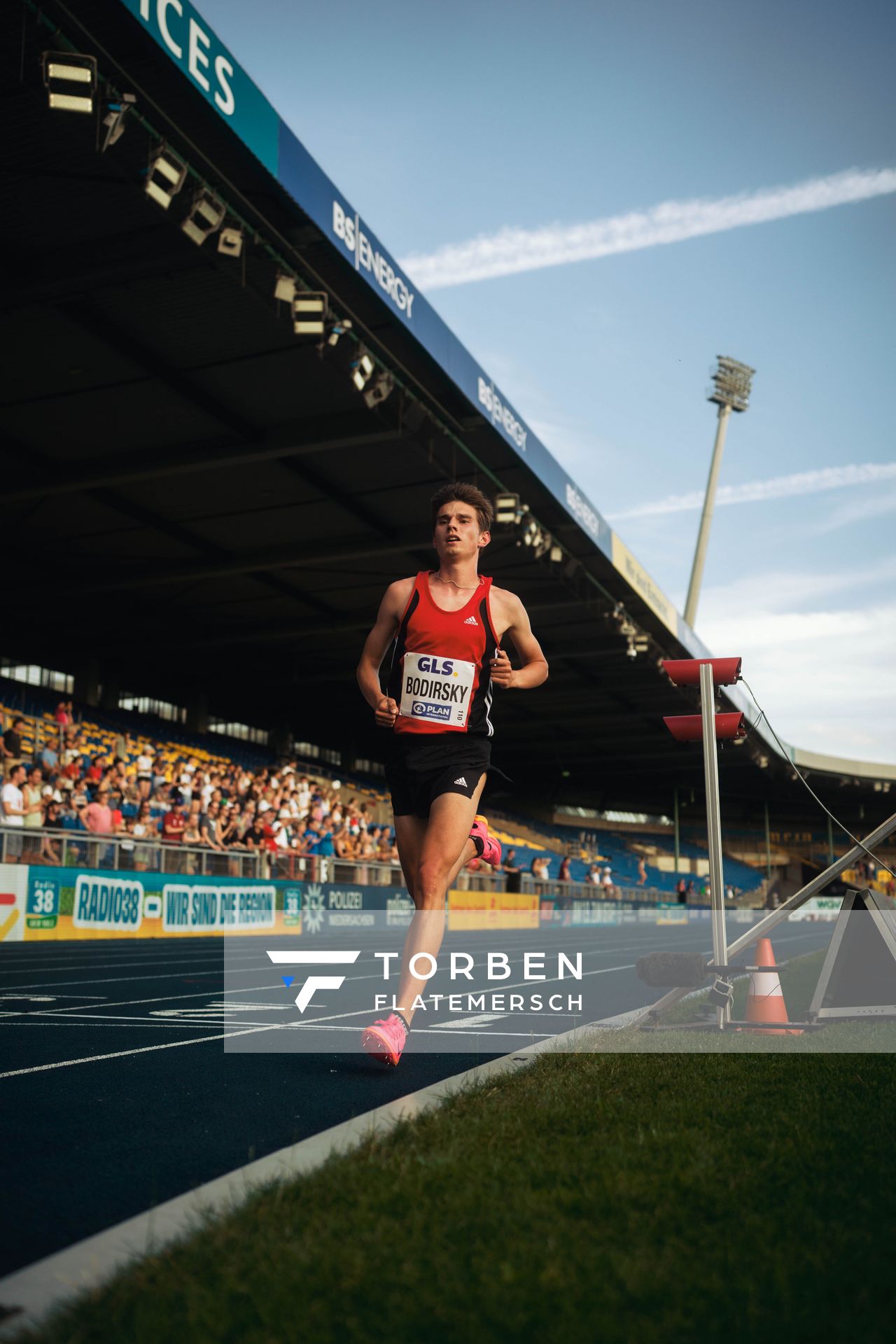 Jona Bodirsky (TSV 05 Rot) am 28.06.2024 beim 5000m Lauf bei den deutschen Leichtathletik-Meisterschaften 2024 im Eintracht-Stadion in Braunschweig